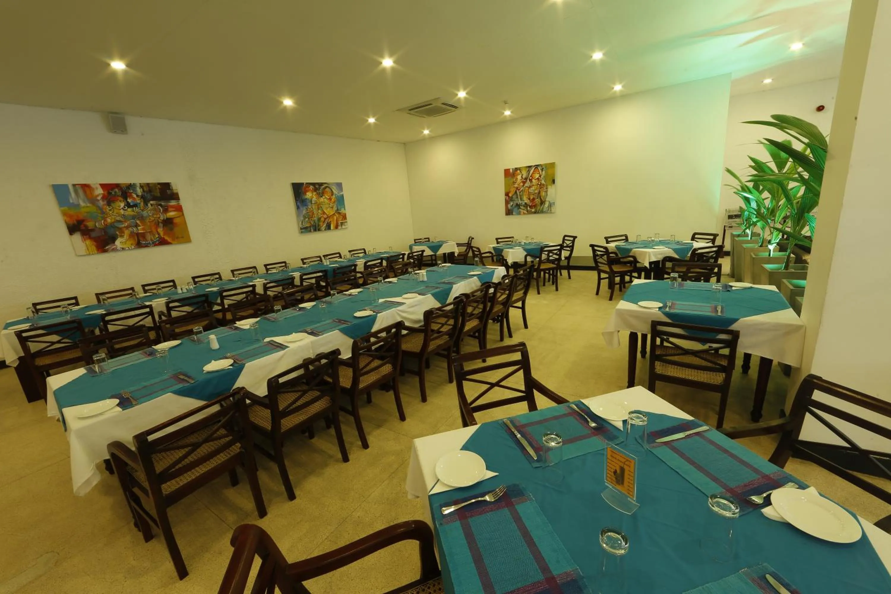 Restaurant/places to eat in Catamaran Beach Hotel