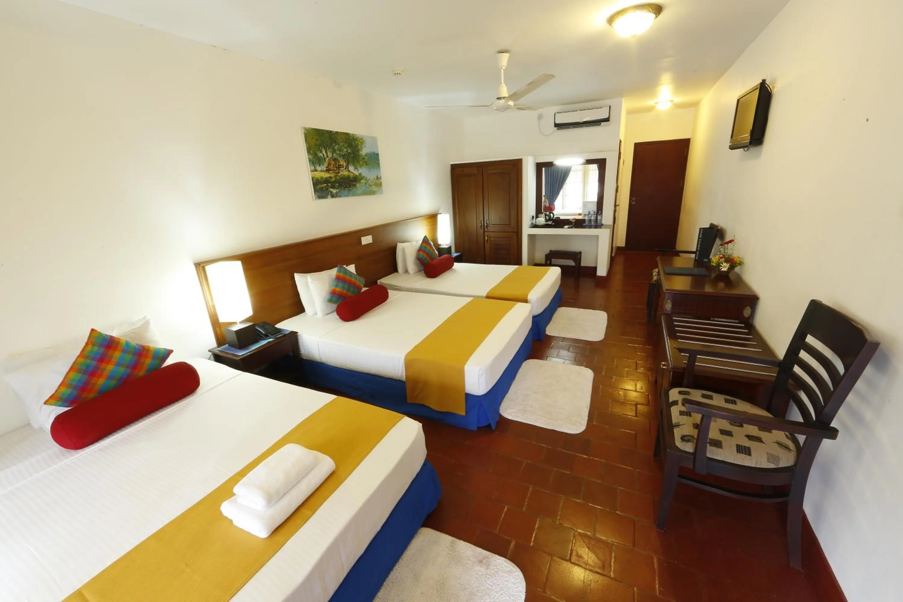 Photo of the whole room, Bed in Catamaran Beach Hotel