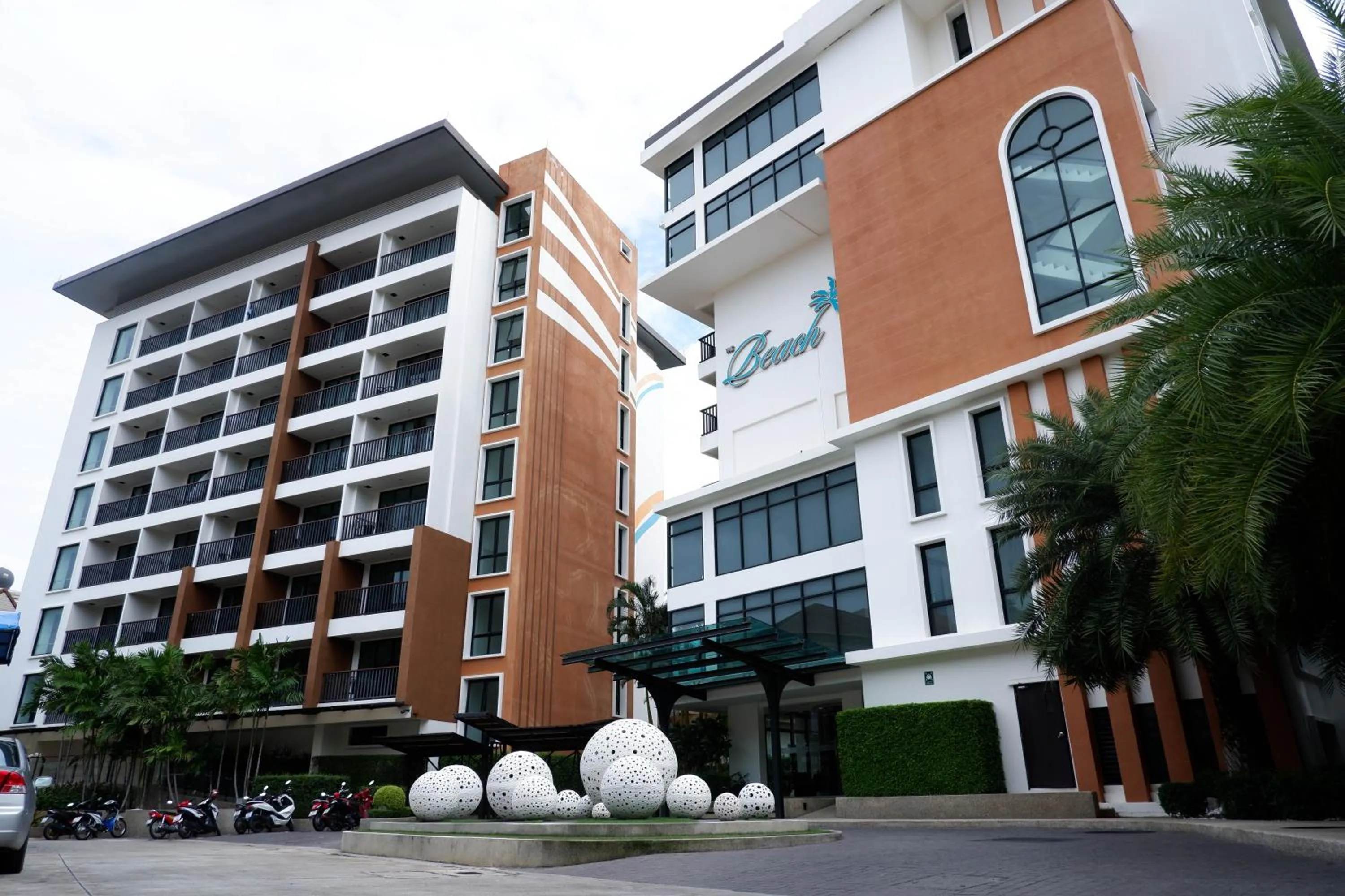 Area and facilities in The Beach Heights Resort SHA Plus