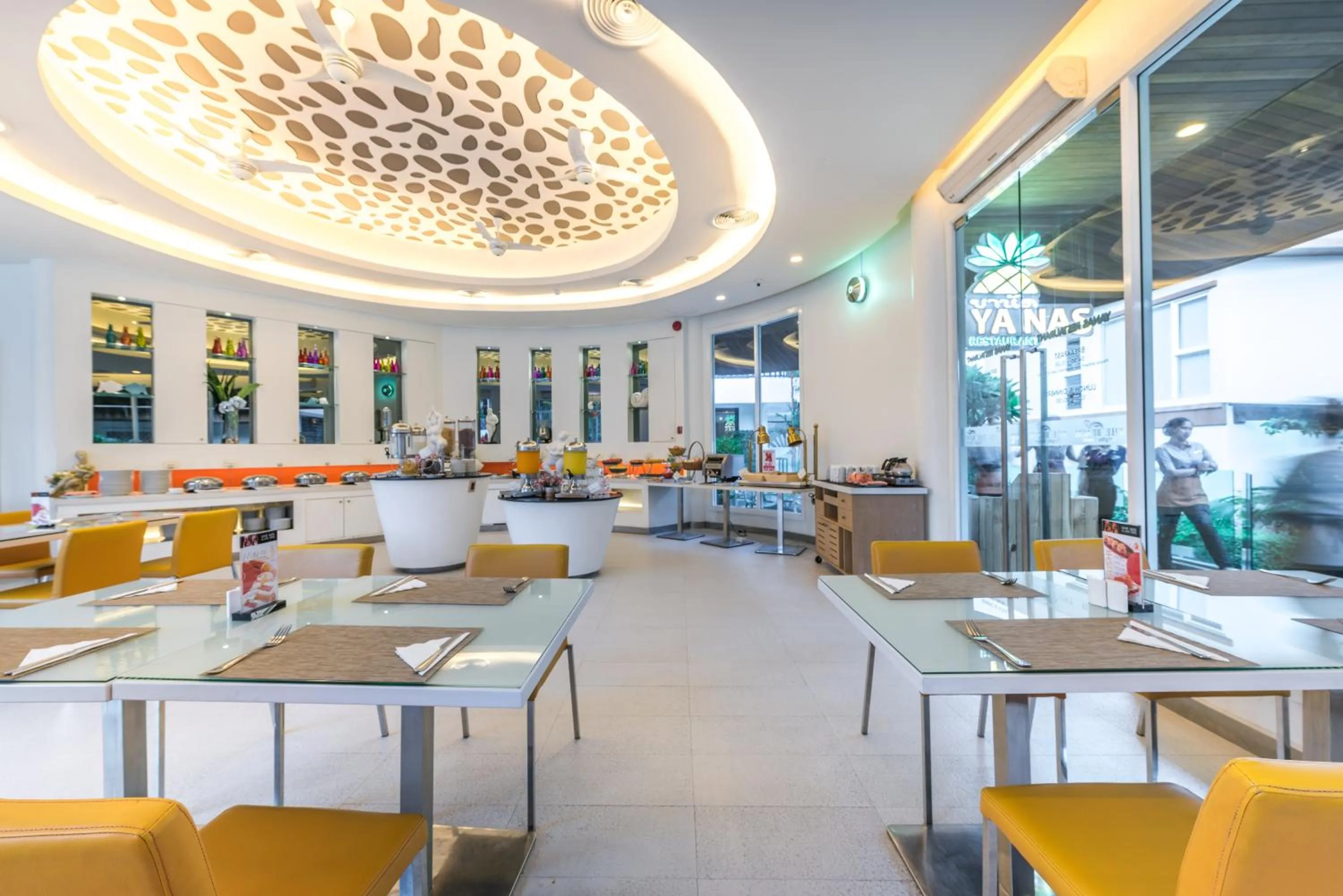 Restaurant/places to eat in The Beach Heights Resort SHA Plus