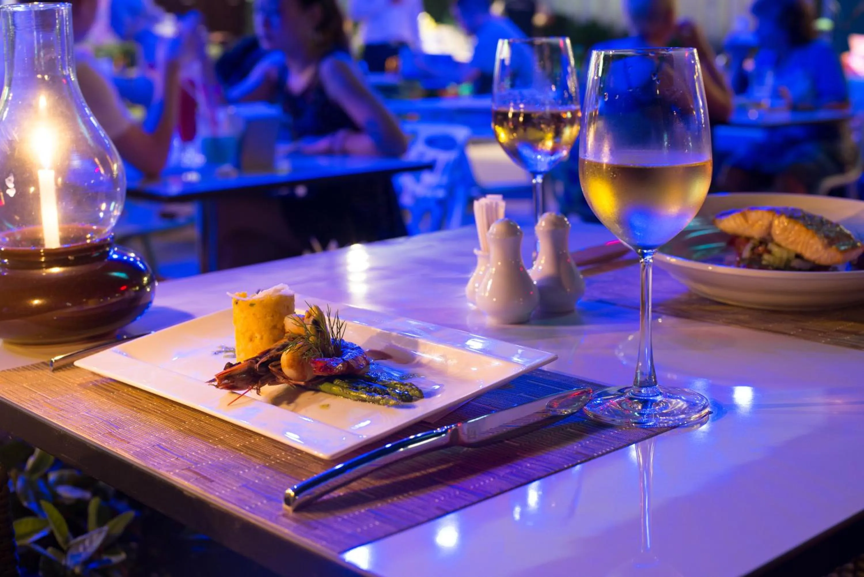 Restaurant/places to eat in The Beach Heights Resort SHA Plus