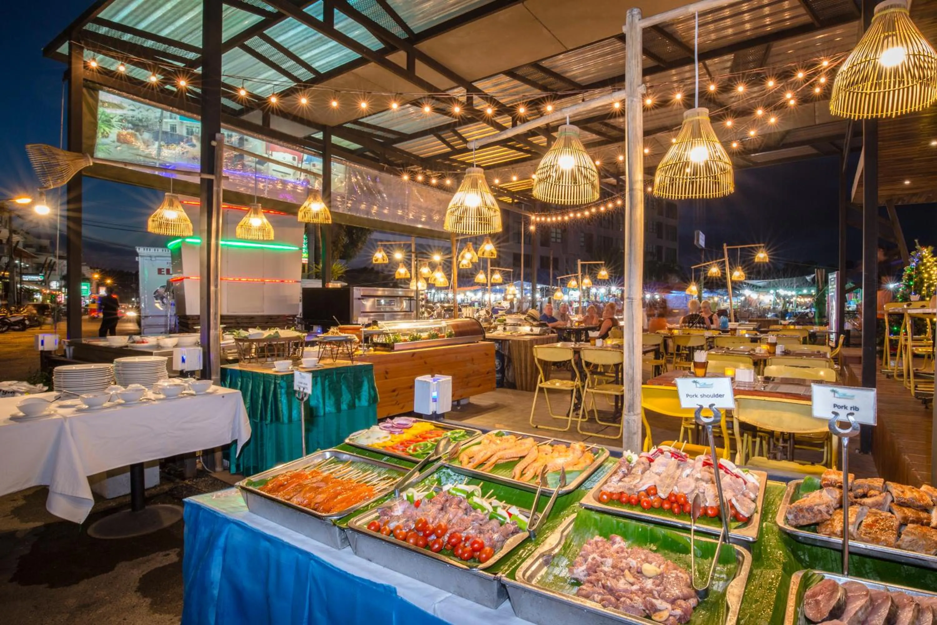 Restaurant/places to eat in The Beach Heights Resort SHA Plus