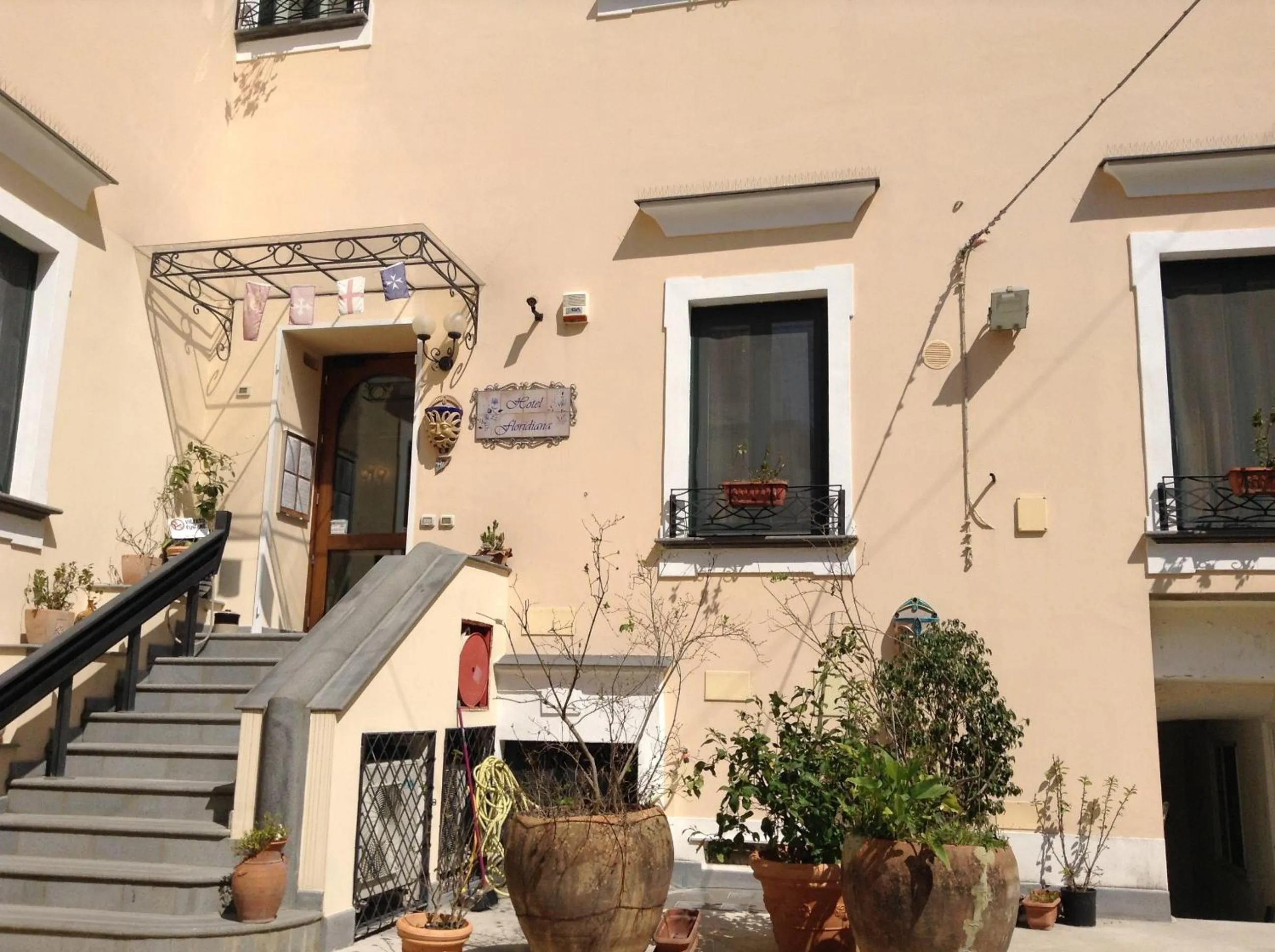 Facade/entrance in Hotel Floridiana