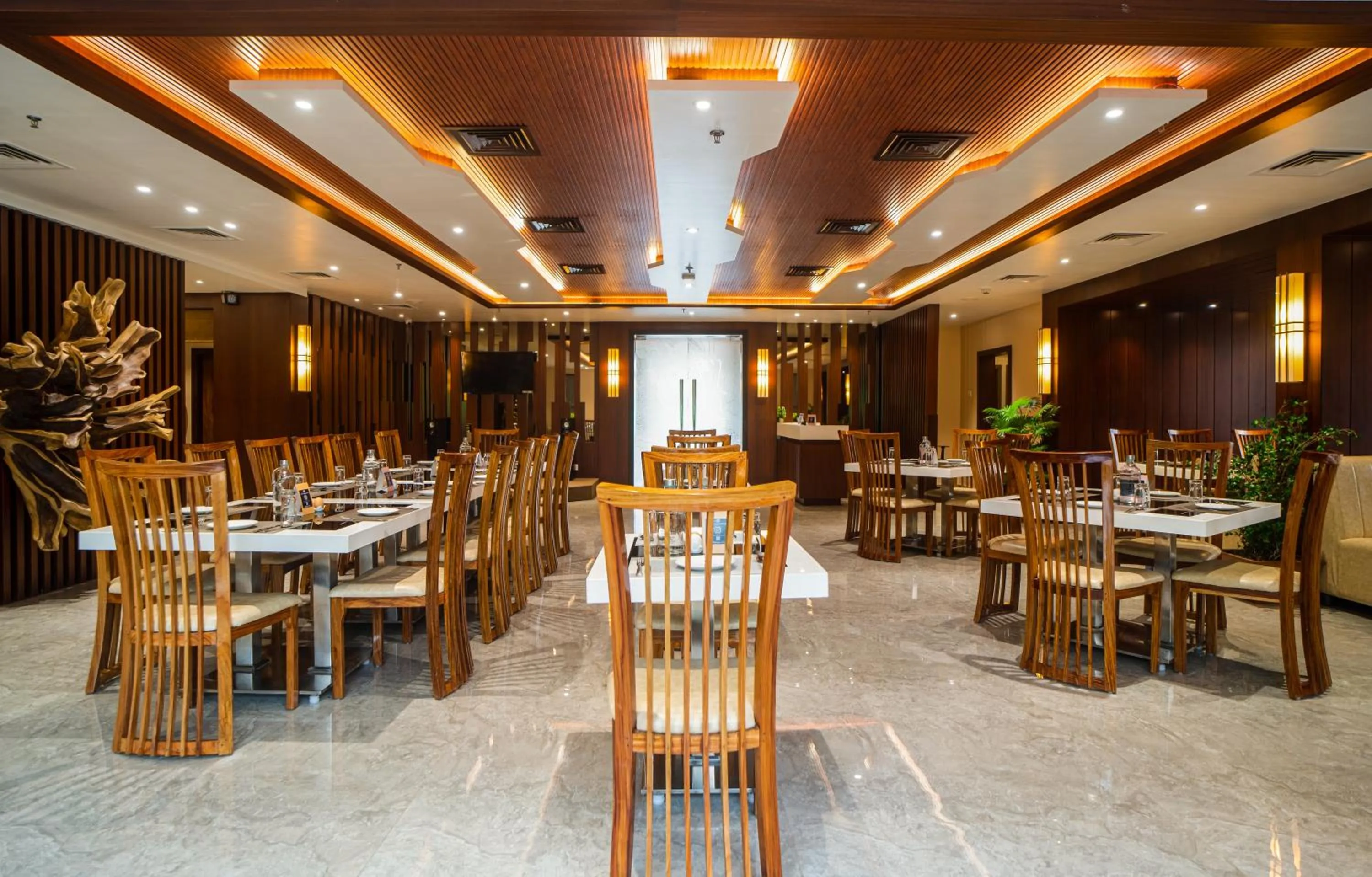 Restaurant/places to eat in Mansha Palace