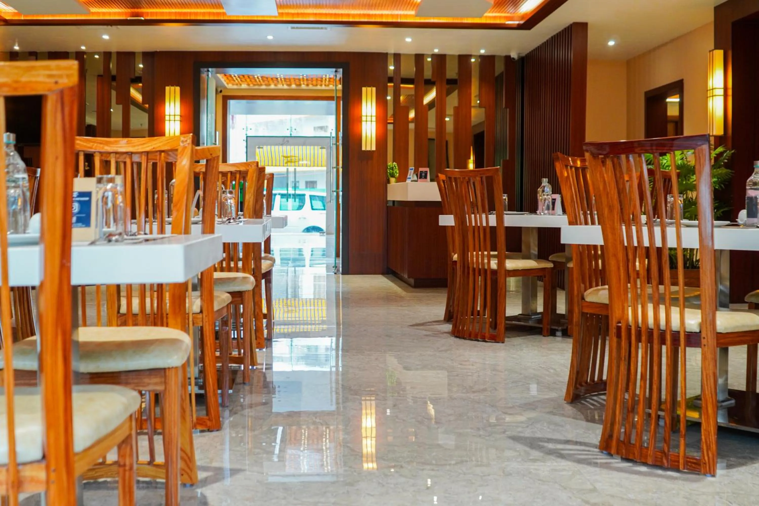 Restaurant/places to eat in Mansha Palace