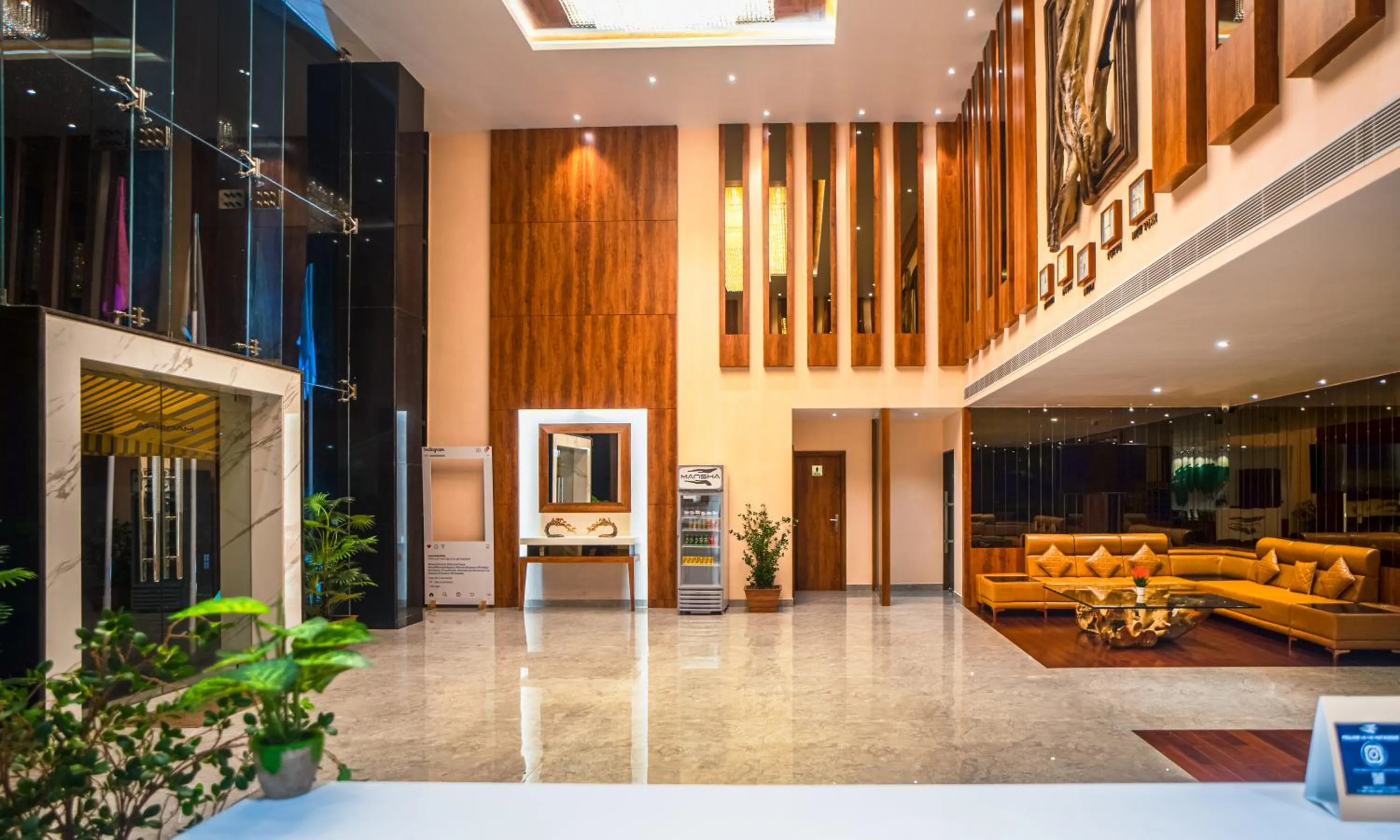 Facade/entrance in Mansha Palace