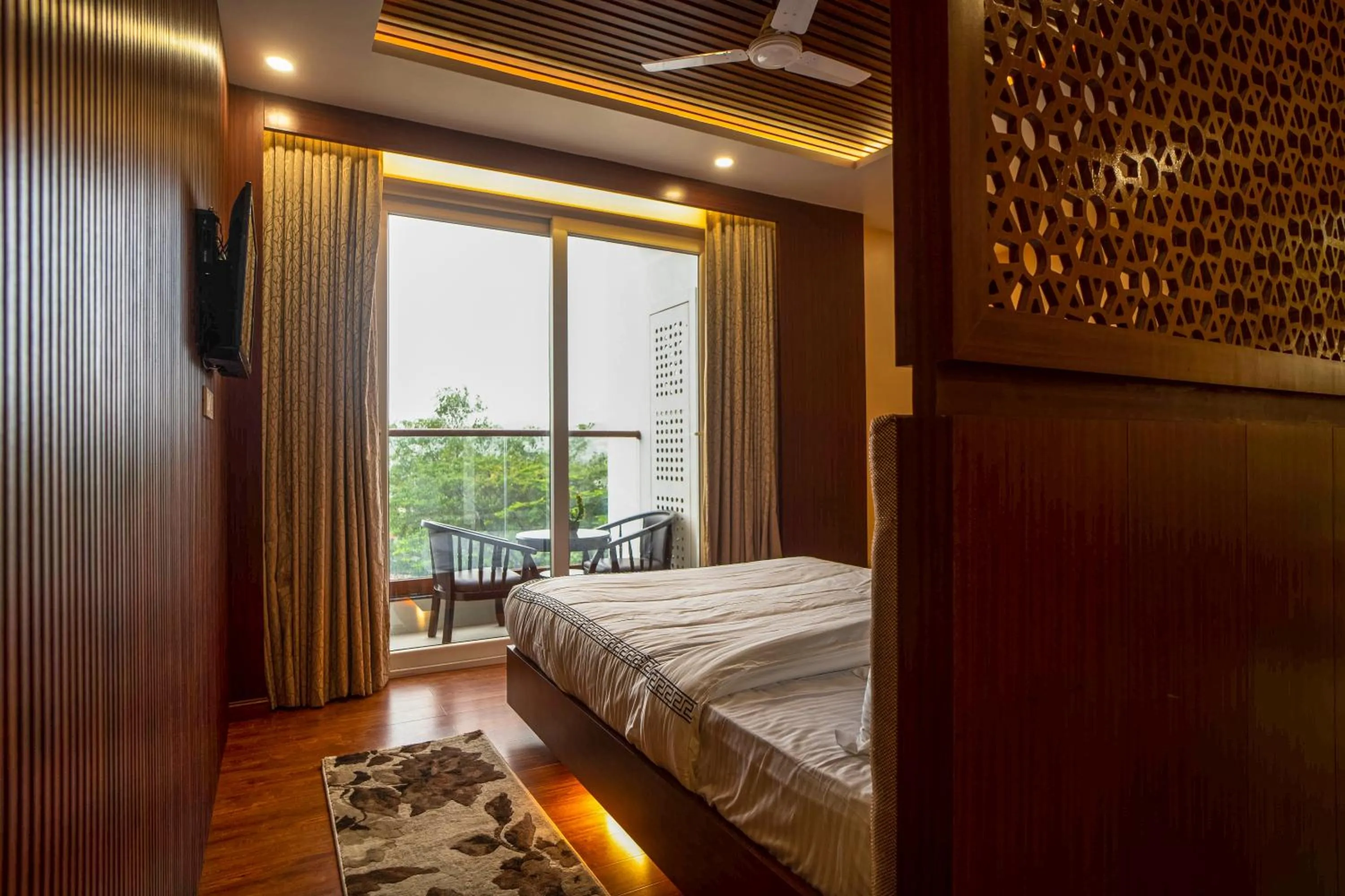 Photo of the whole room, Bed in Mansha Palace