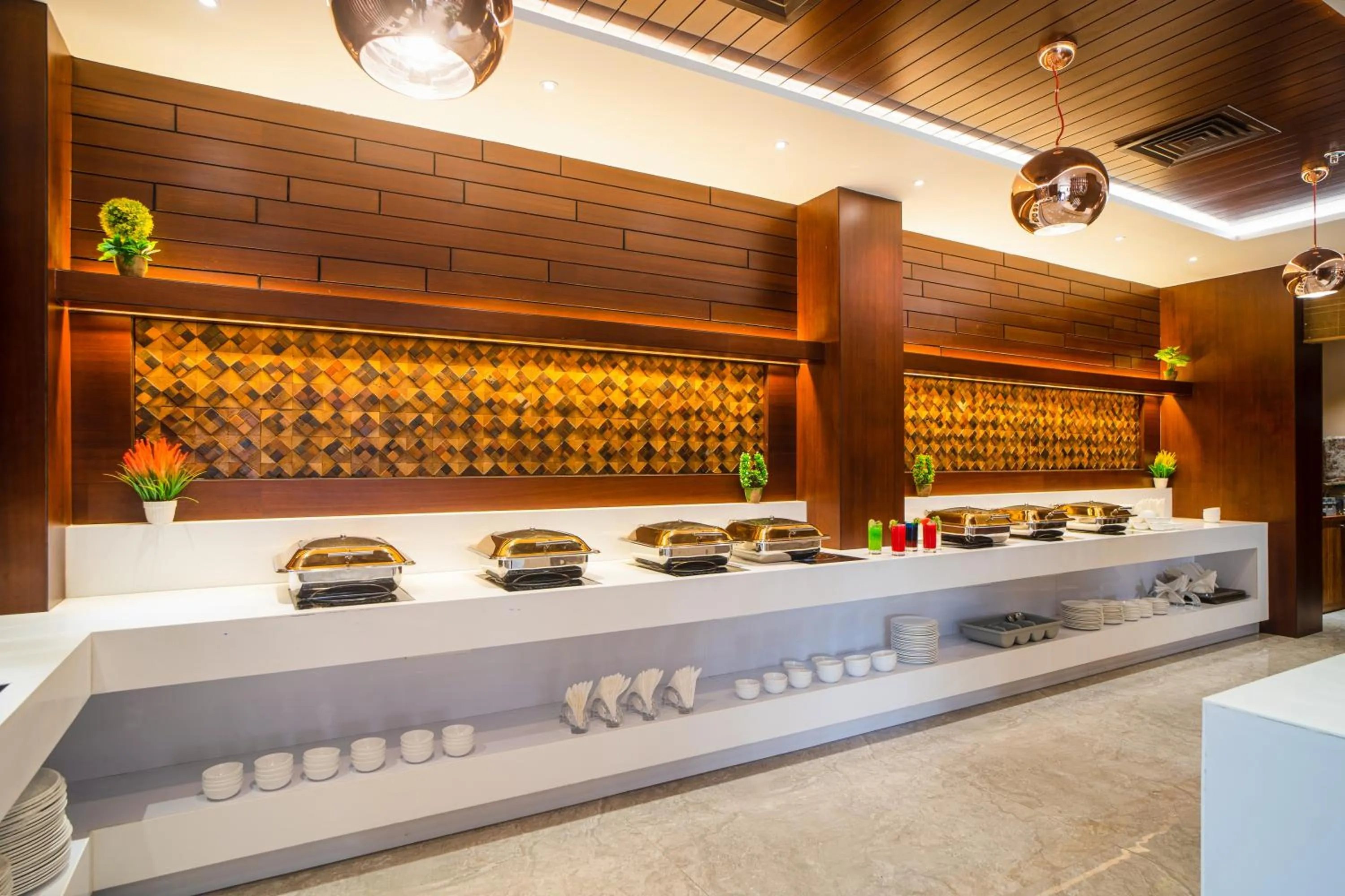 Restaurant/places to eat in Mansha Palace