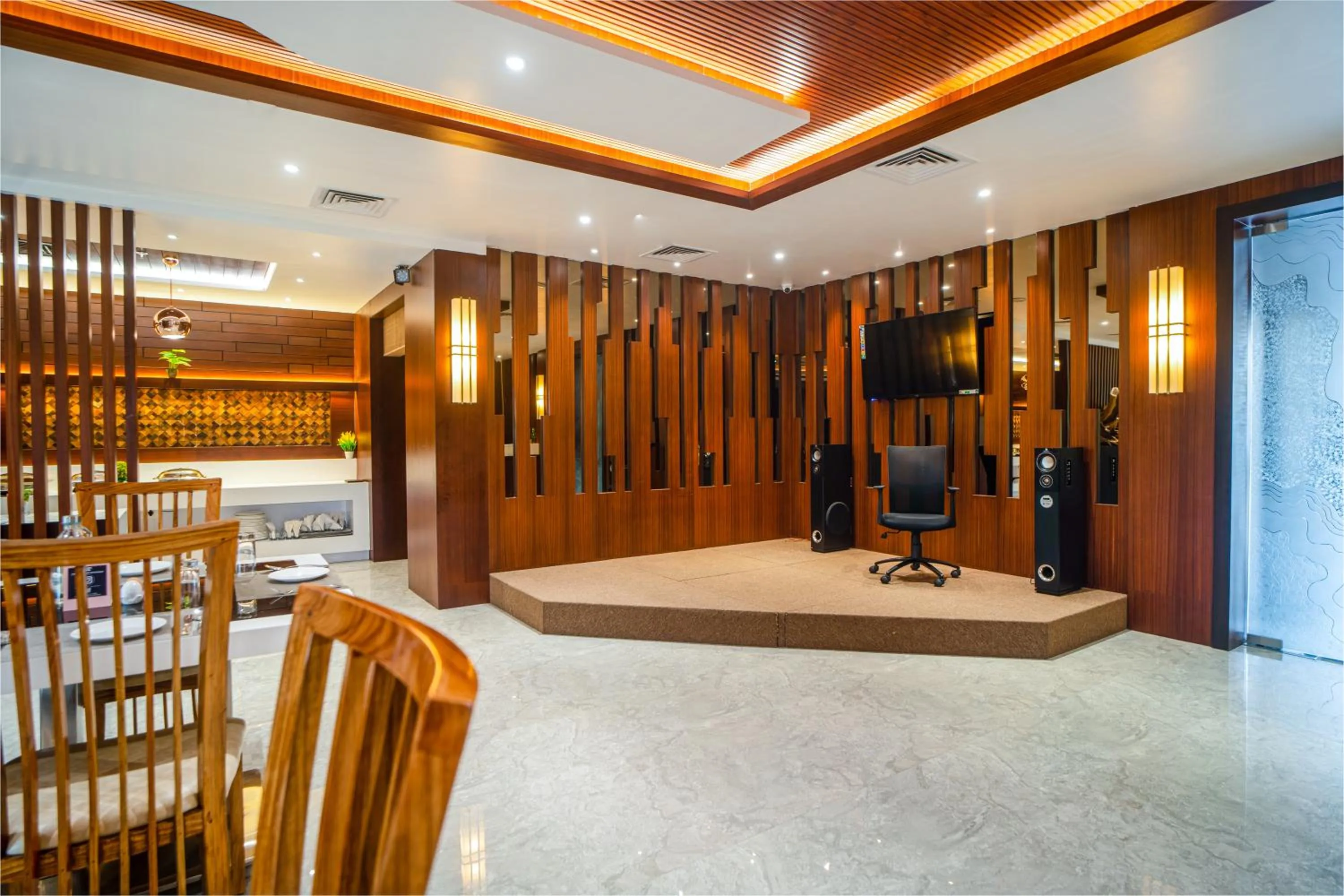 Restaurant/places to eat in Mansha Palace