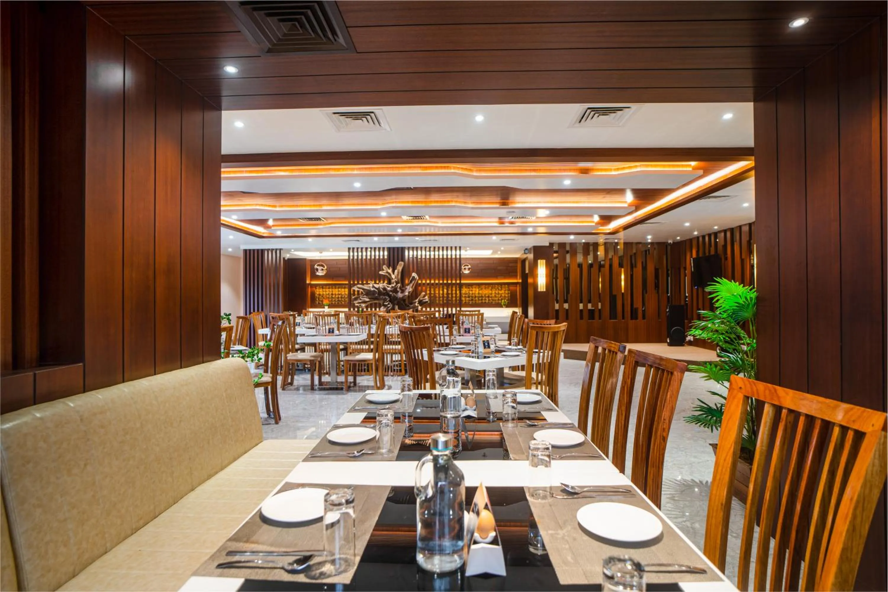 Restaurant/places to eat in Mansha Palace