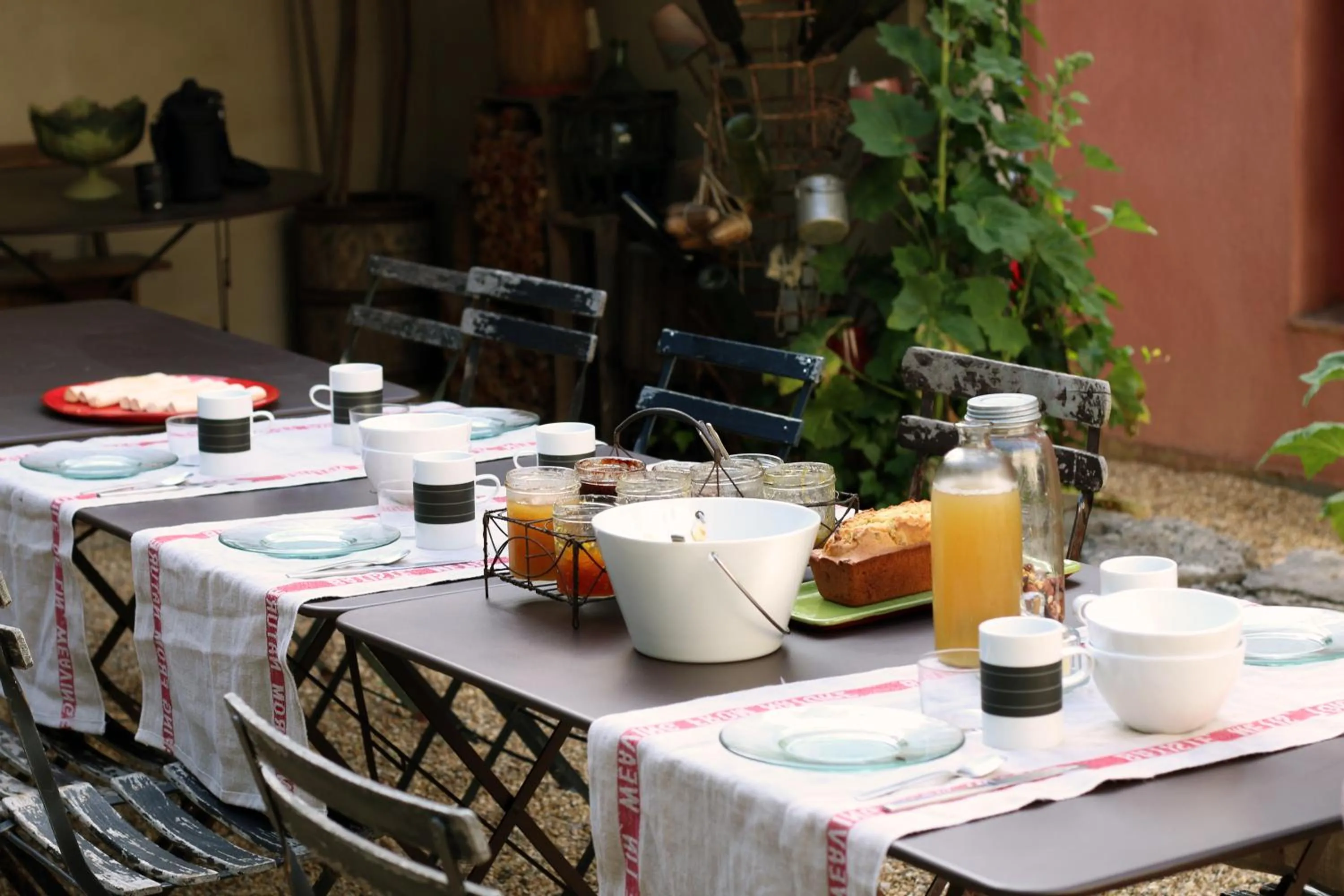 Patio in Les Pierres Sauvages