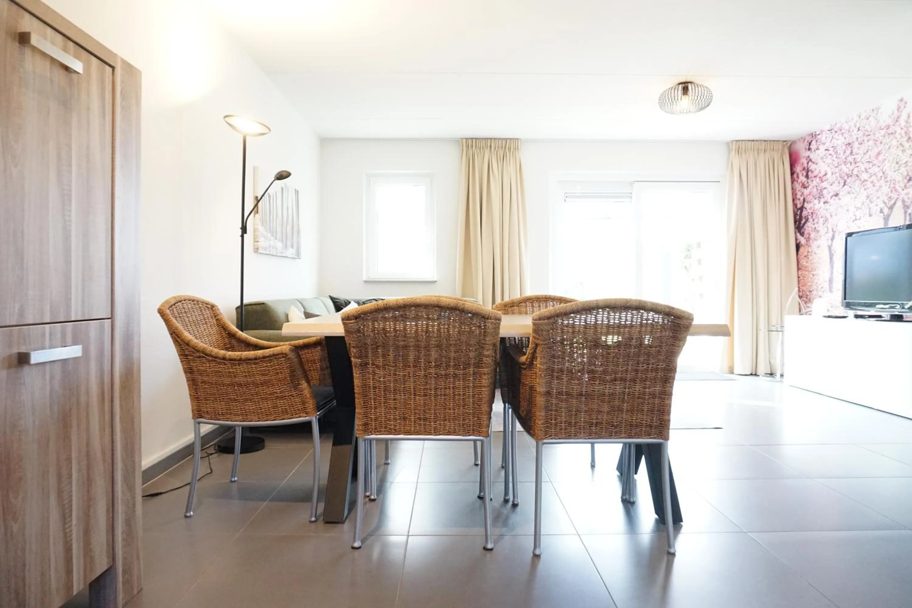 Dining area in Kustverhuur, Vakantiepark Fort Soleil 36