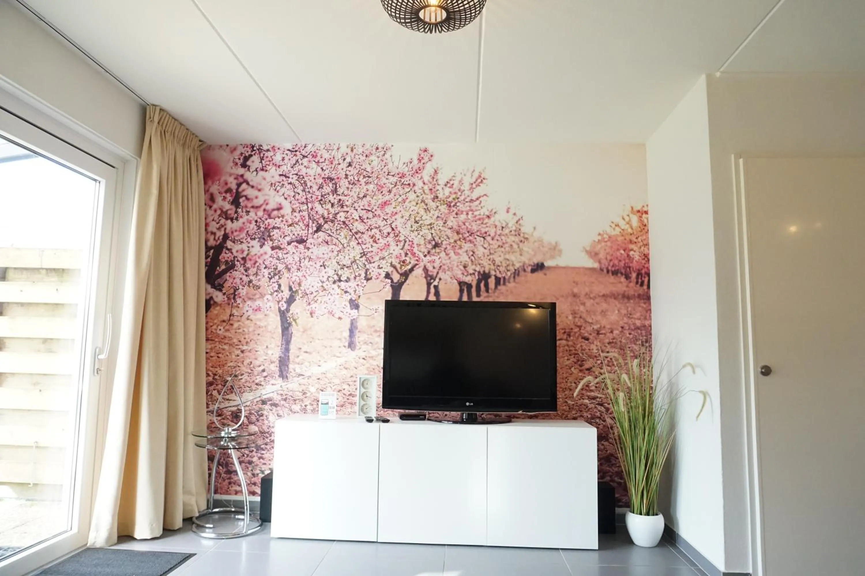 Communal lounge/ TV room in Kustverhuur, Vakantiepark Fort Soleil 36