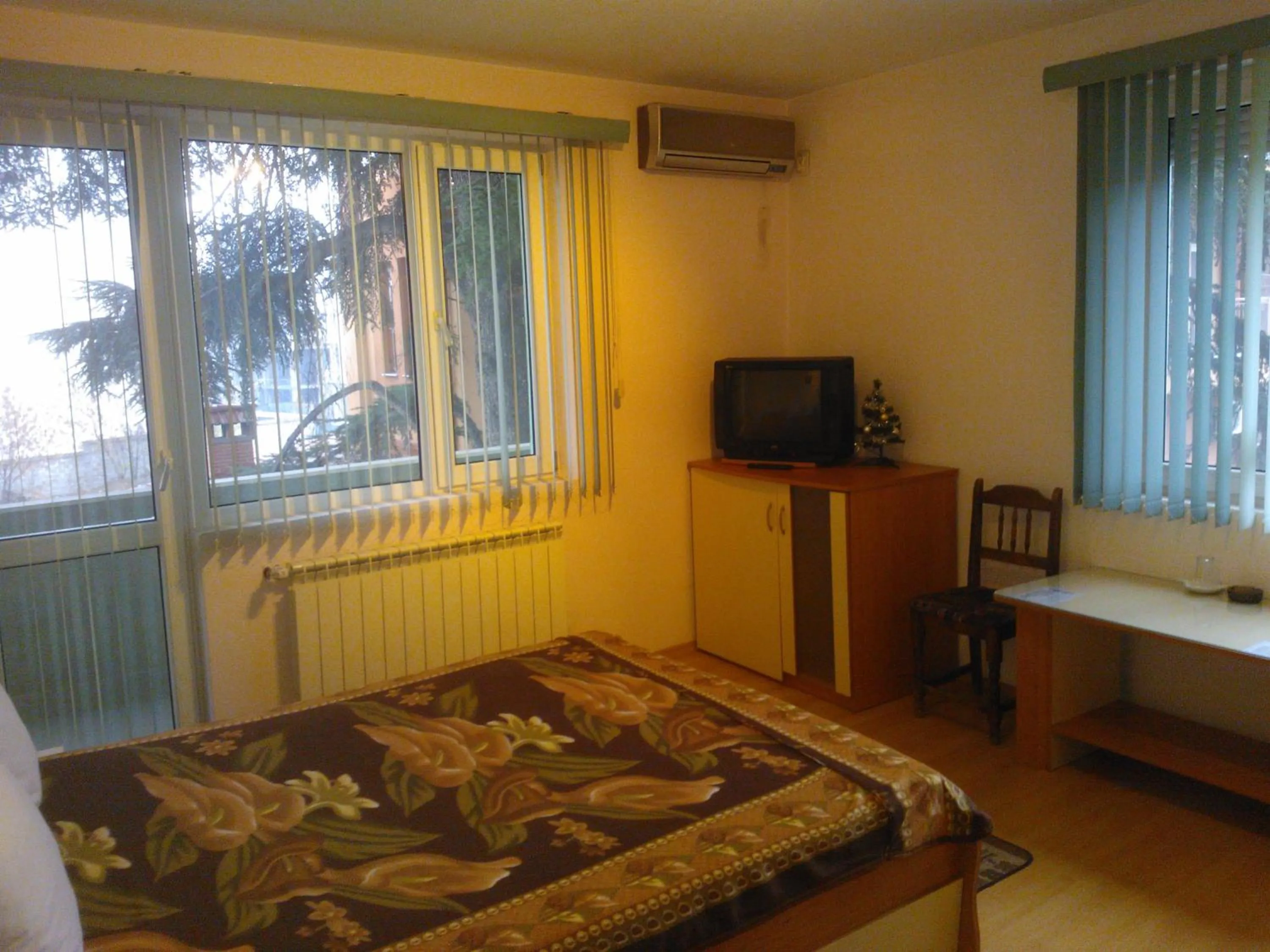 Photo of the whole room, Bed in Hotel Tsarevets