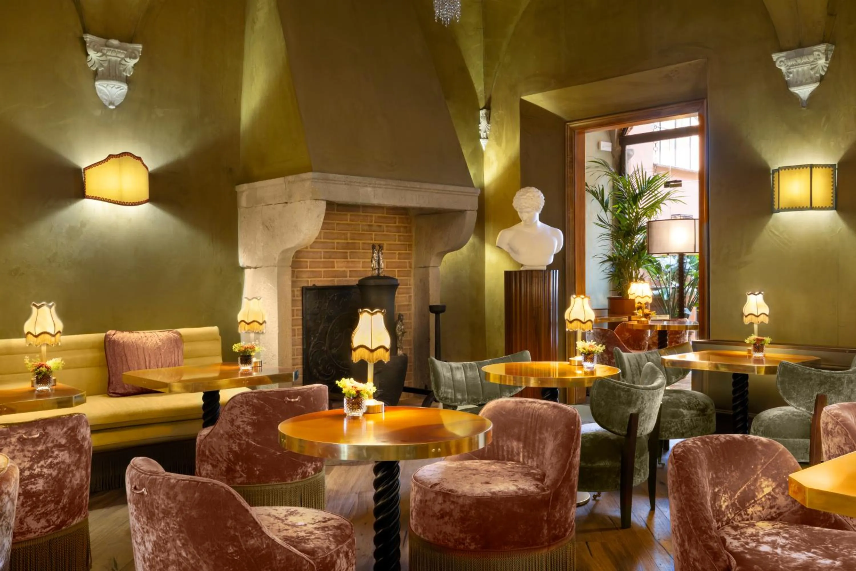 Lounge or bar in The James Suite Hotel Firenze 1564 - Small Luxury Hotels of the World