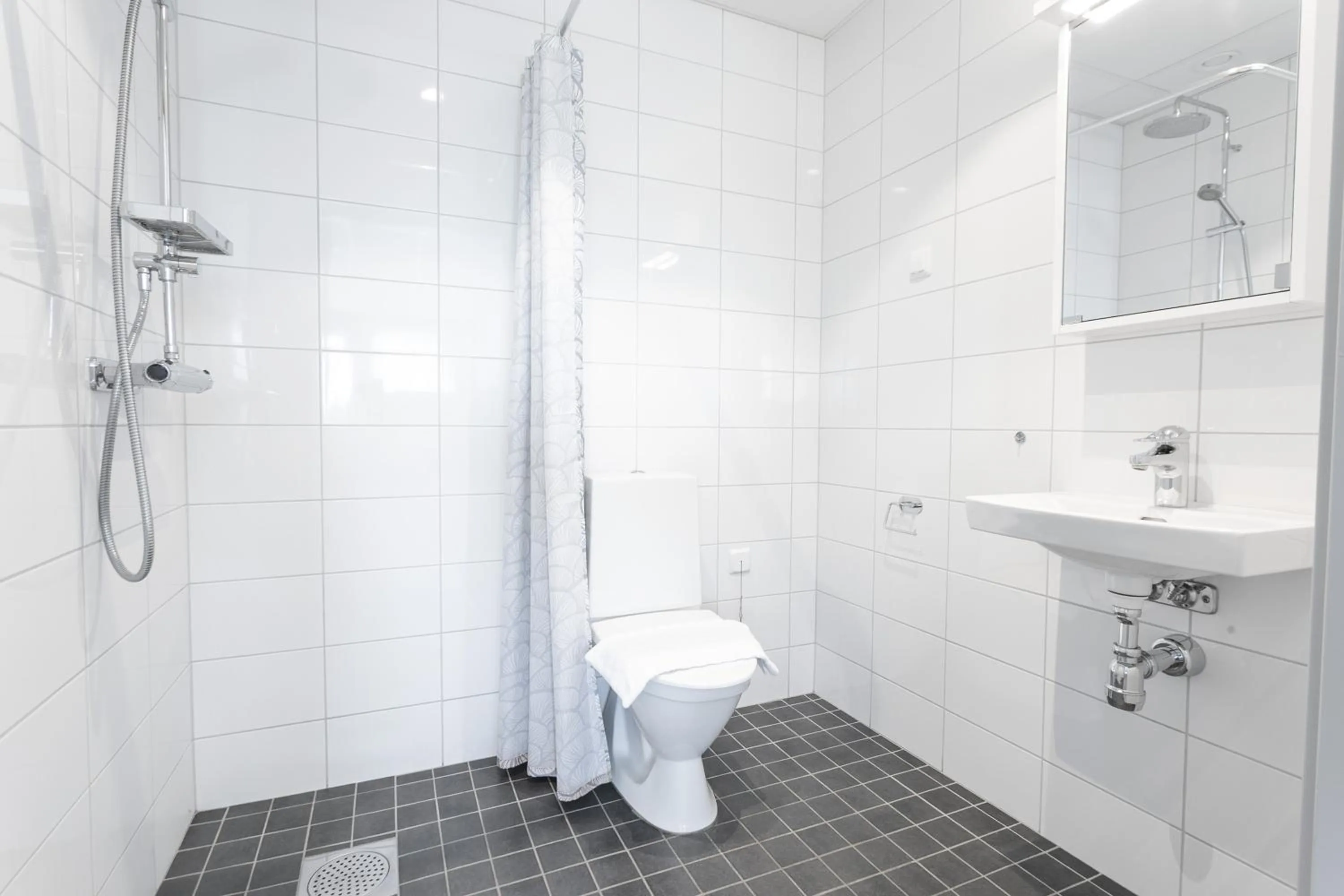 Bathroom in ApartDirect Arlandastad