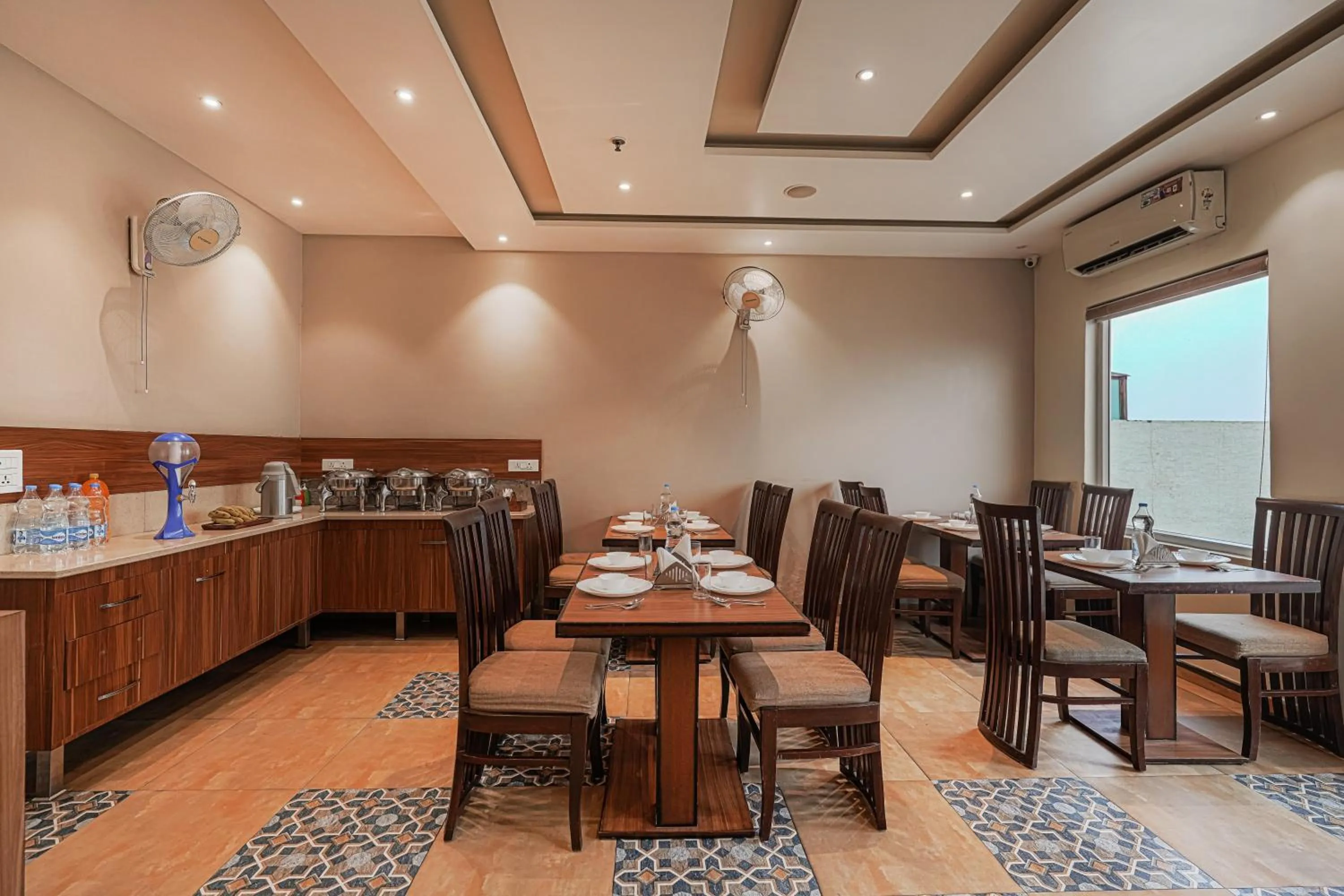 Restaurant/places to eat in CSJS Inn Hotel Marketed by Kiwiana