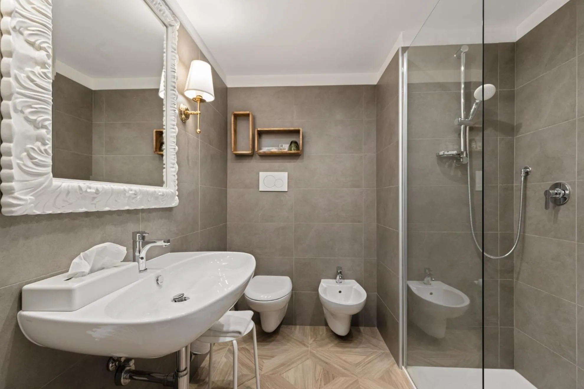 Bathroom in Hotel Leon d'Oro