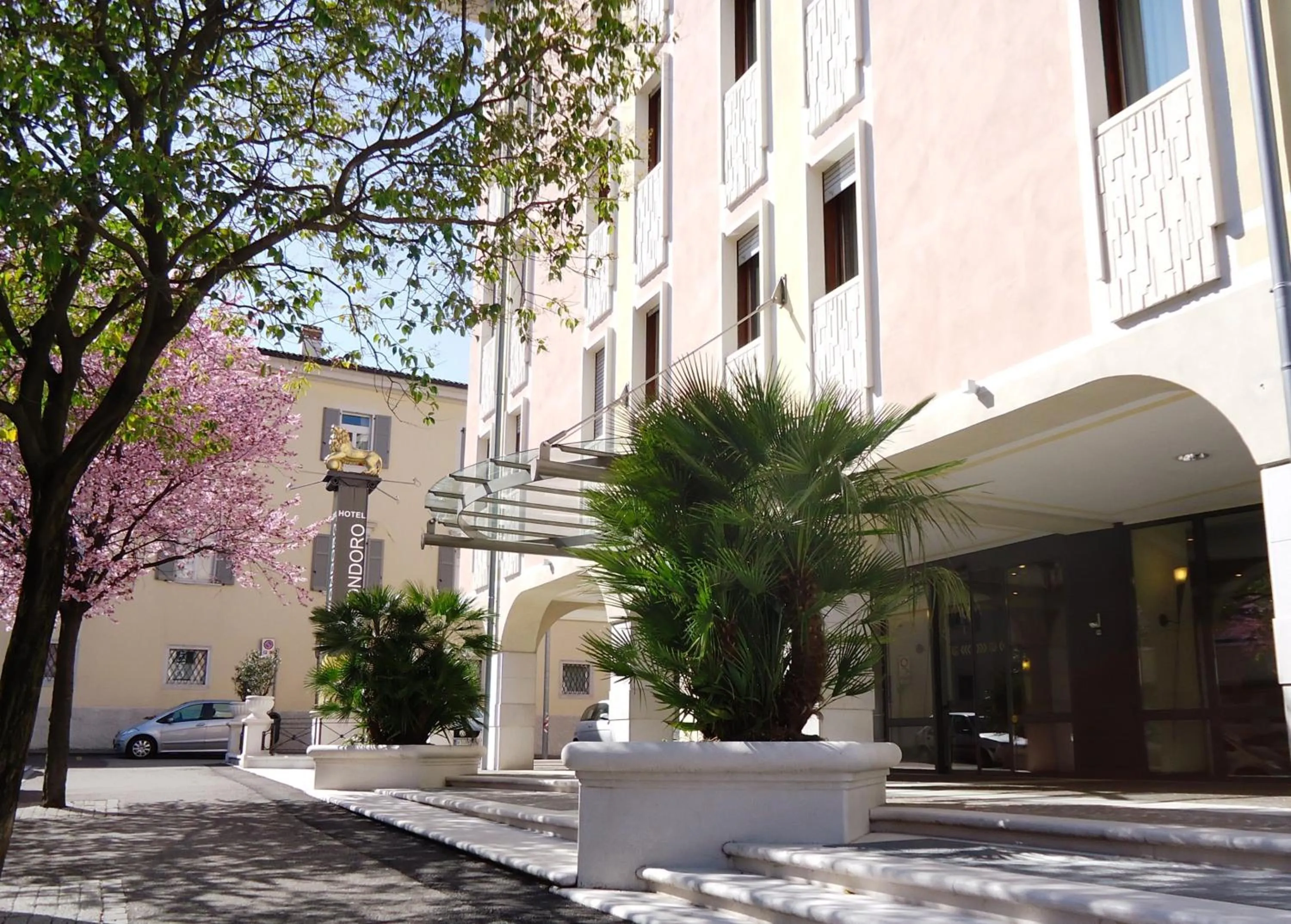 Facade/entrance in Hotel Leon d'Oro