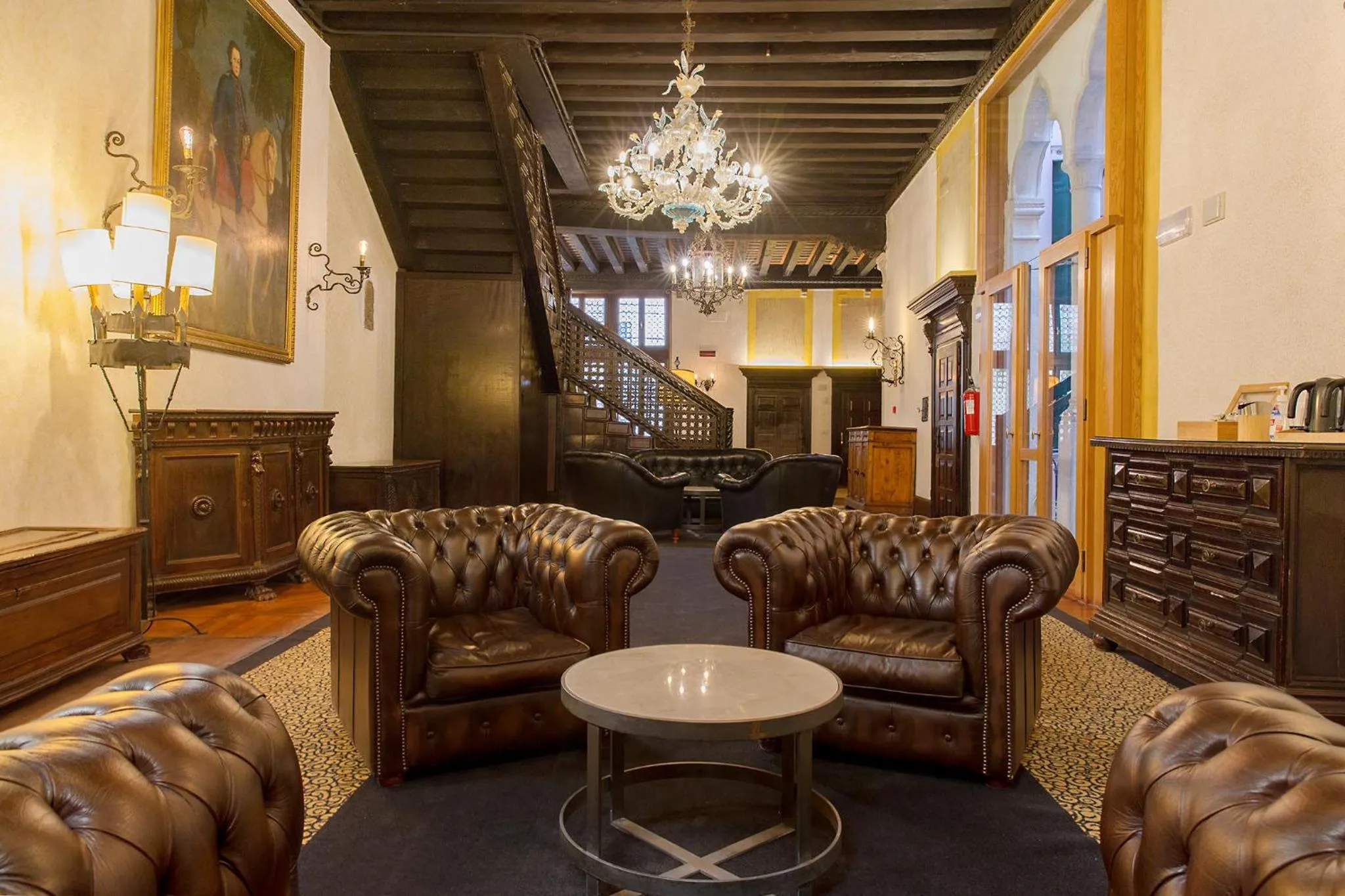 Communal lounge/ TV room in Hotel Saturnia & International