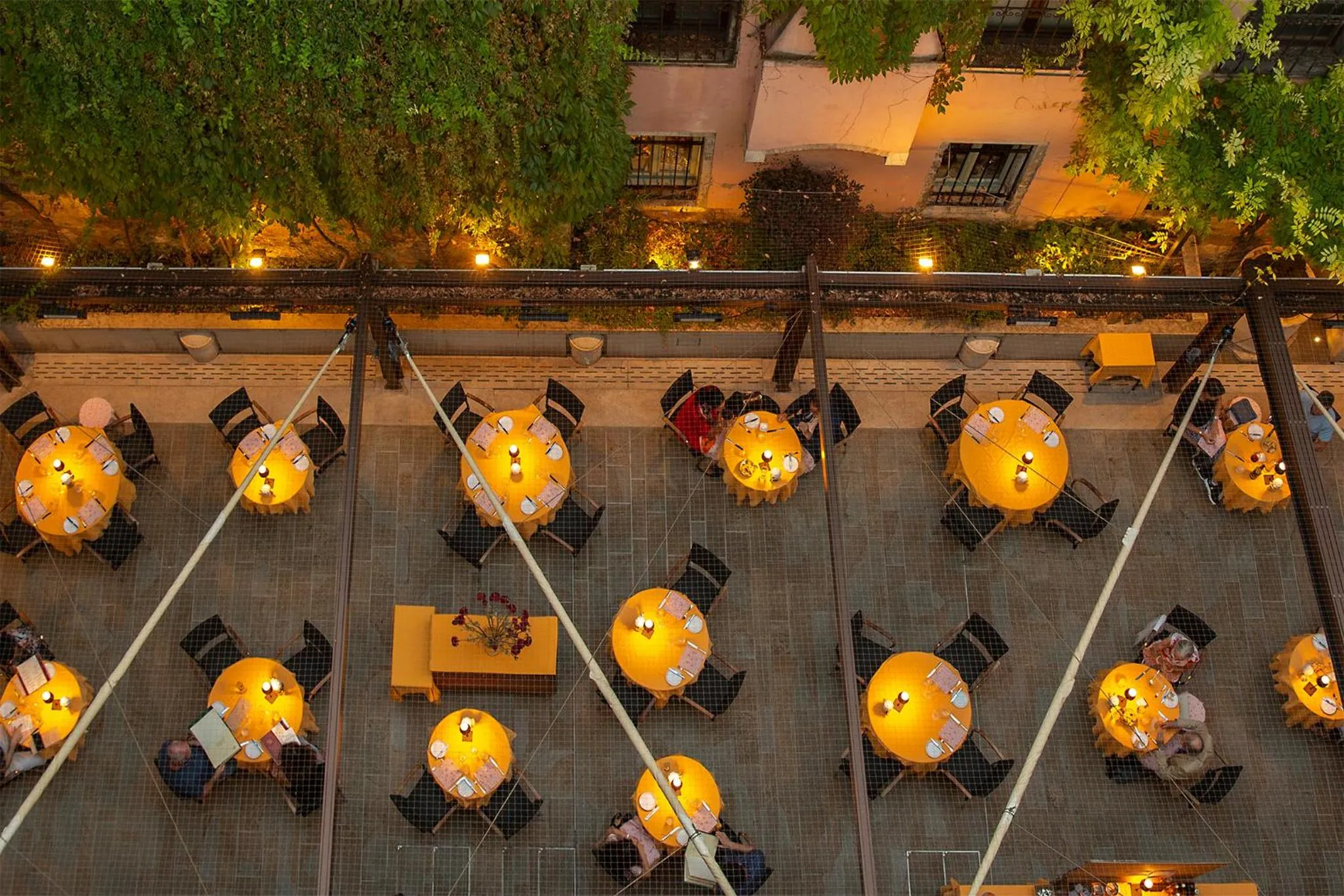 Restaurant/places to eat in Hotel Saturnia & International