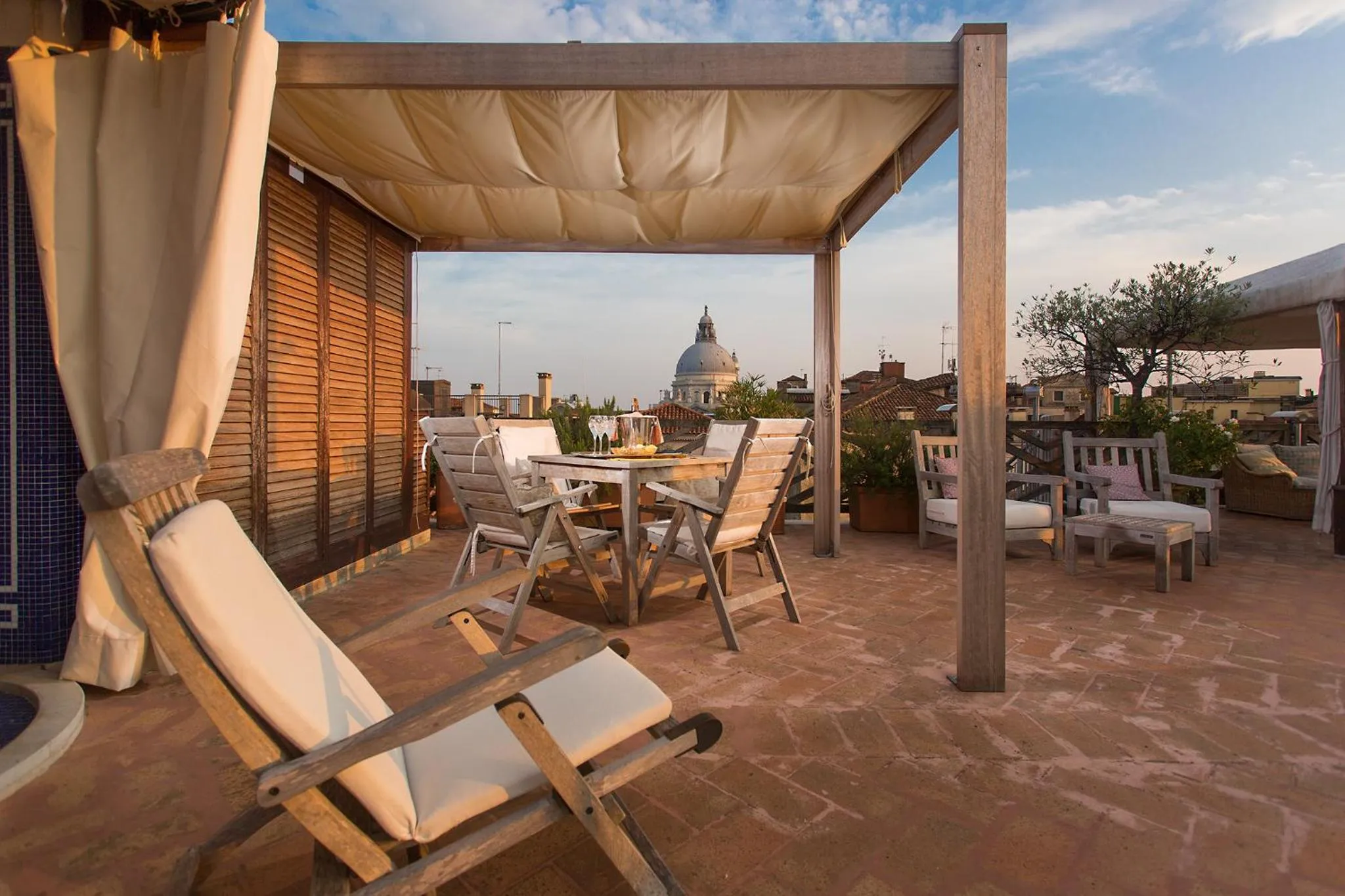 Balcony/Terrace in Hotel Saturnia & International