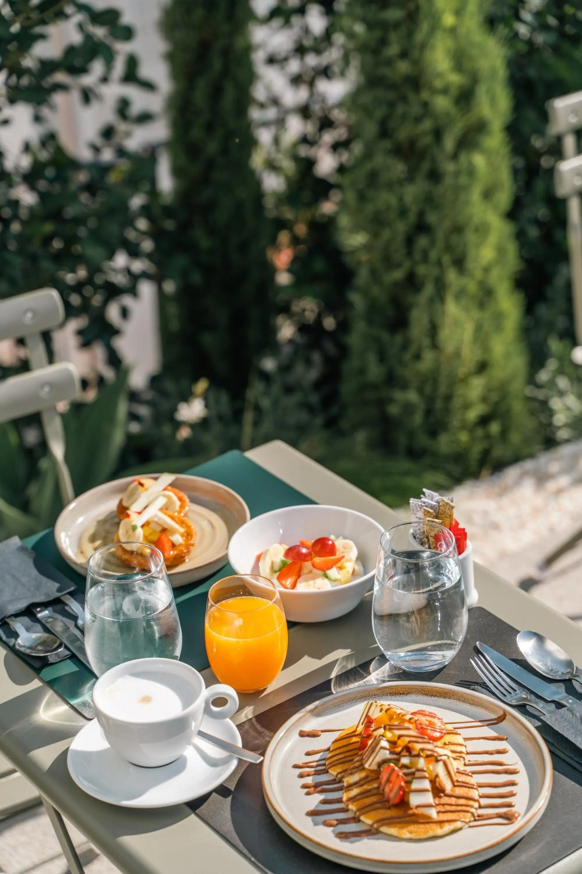 Restaurant/places to eat in Neoma