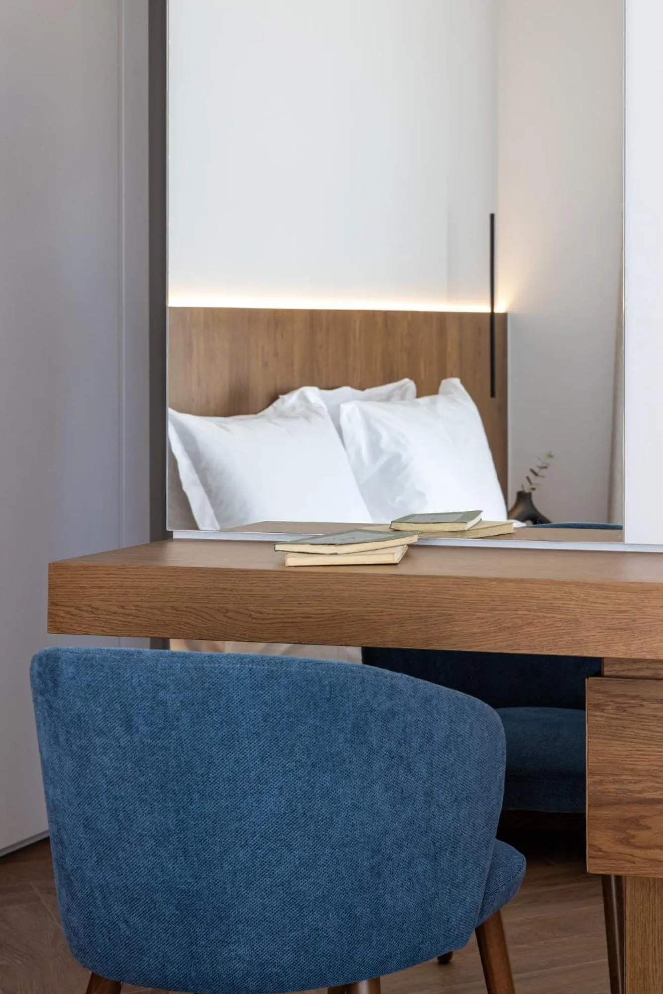 Bedroom, Bed in Neoma