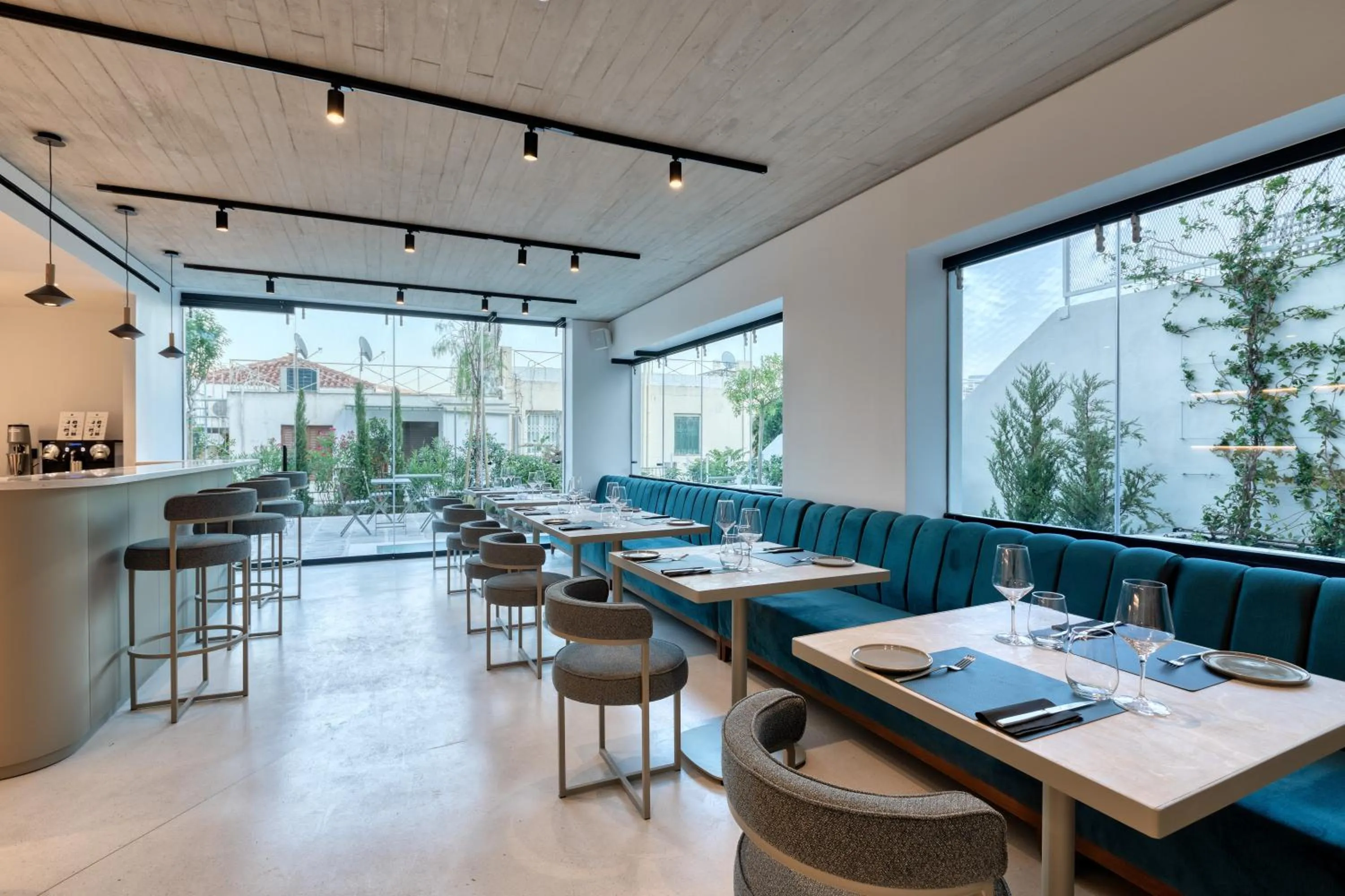 Restaurant/places to eat in Neoma