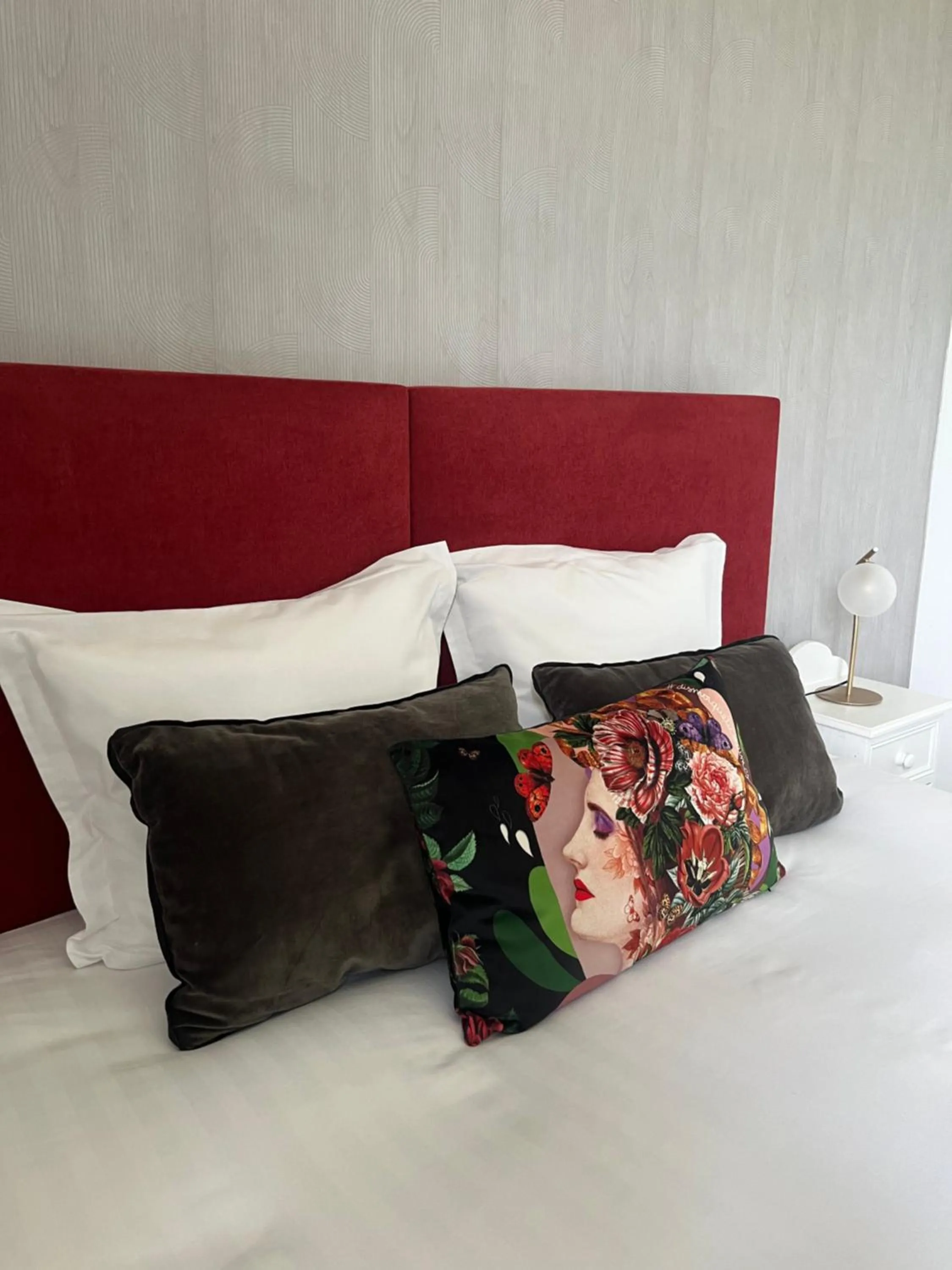 Bedroom, Bed in La Maison de Louisette