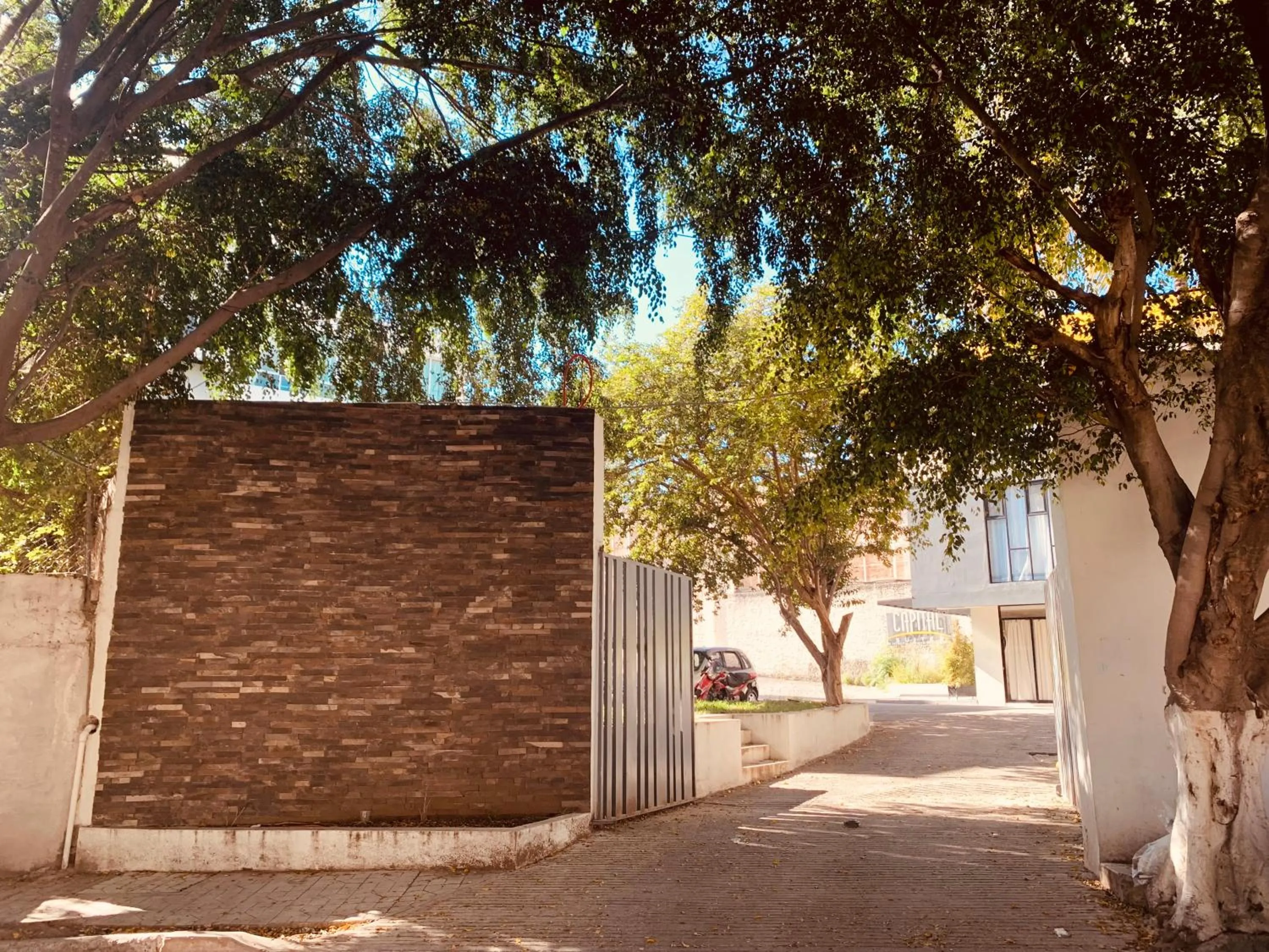 Facade/entrance in BERTHEL SUITES