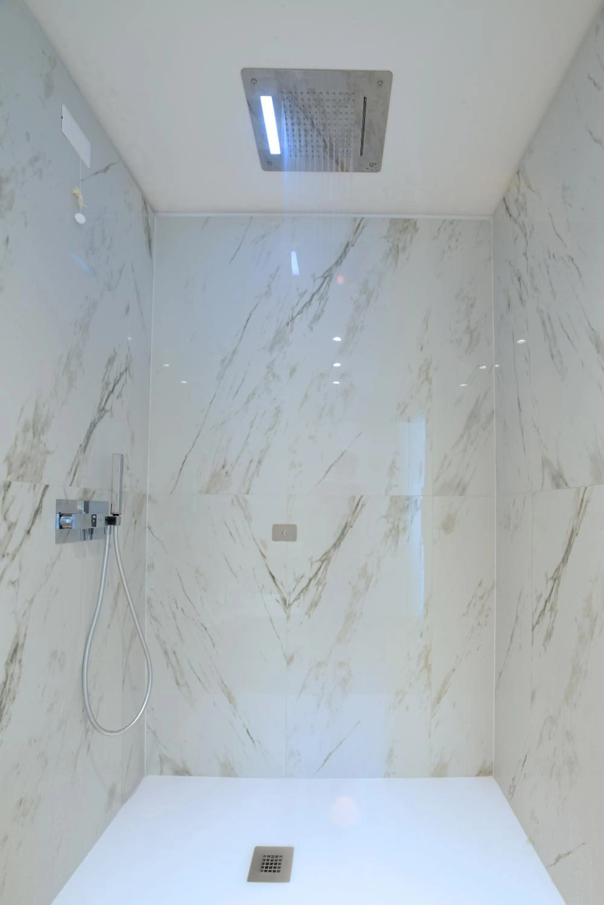 Shower in Alla Pergola