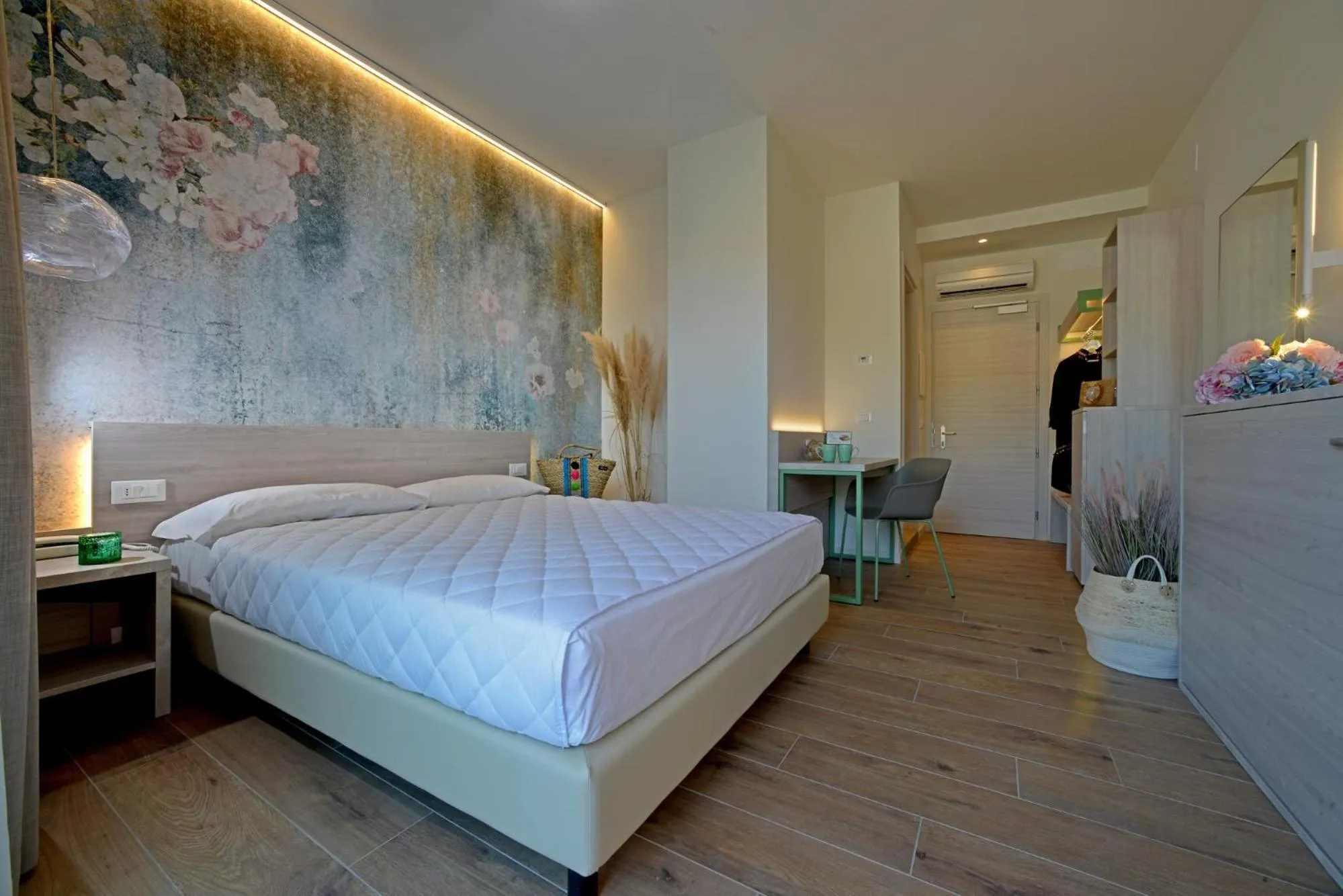 Bedroom, Bed in Alla Pergola