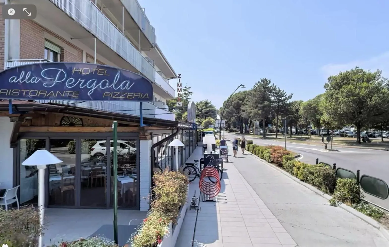 Restaurant/places to eat in Alla Pergola