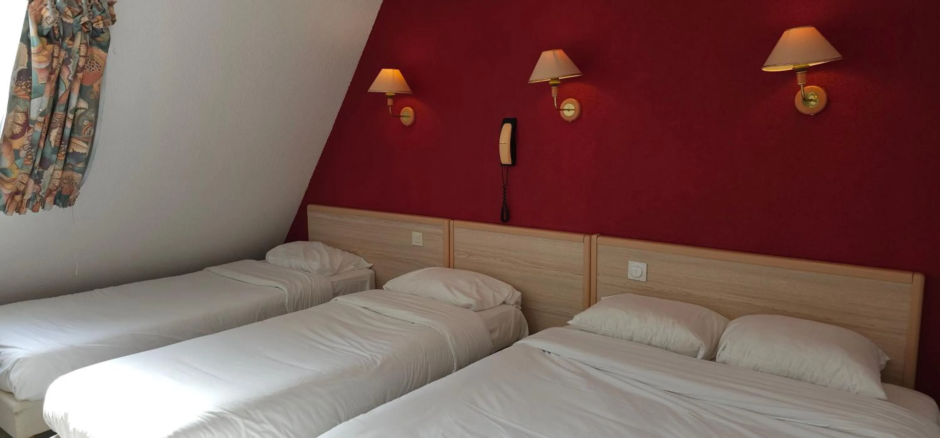 Bed in Hotel CÖRONA Lourdes