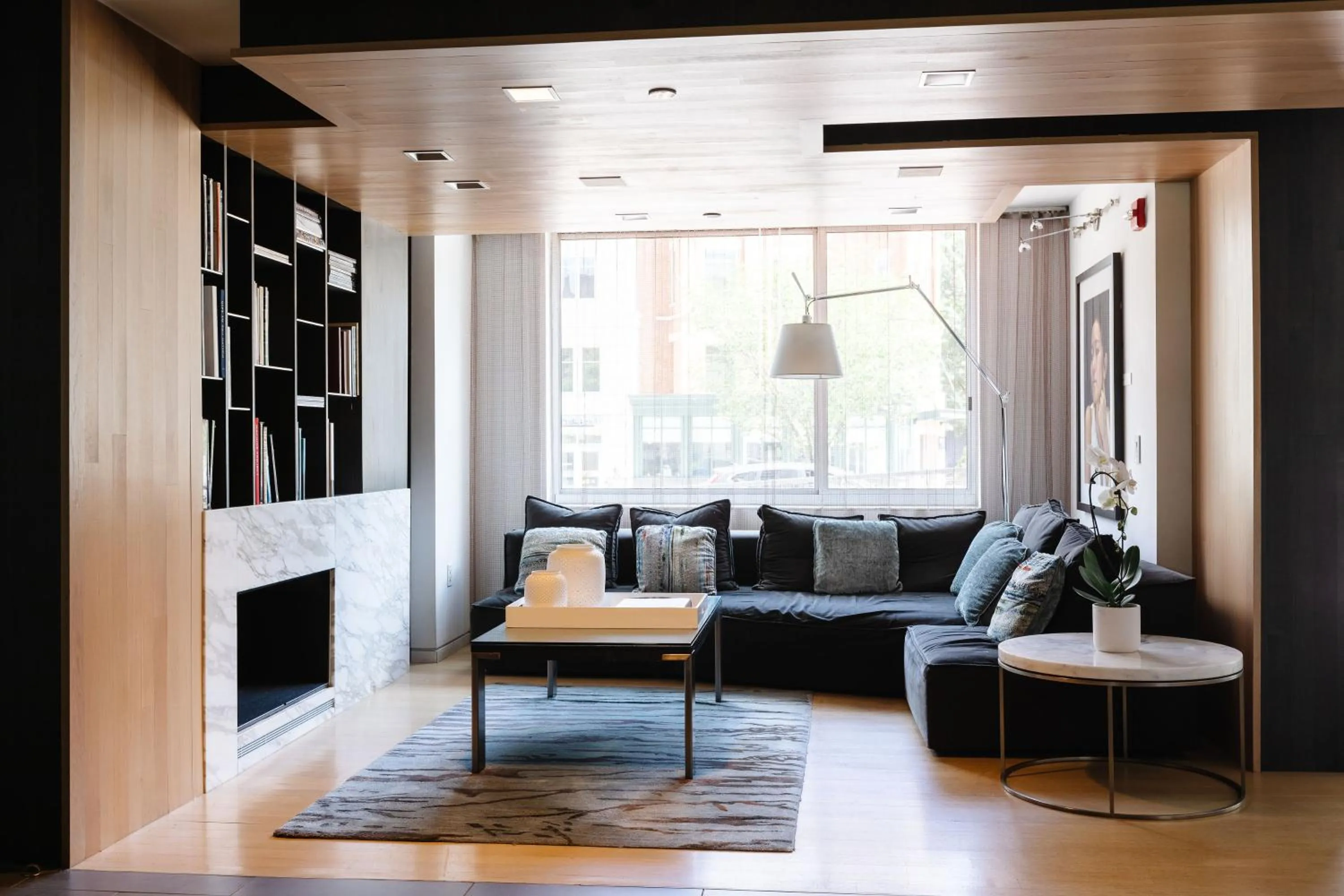 Lounge or bar in 2500 Penn, a Placemakr Experience