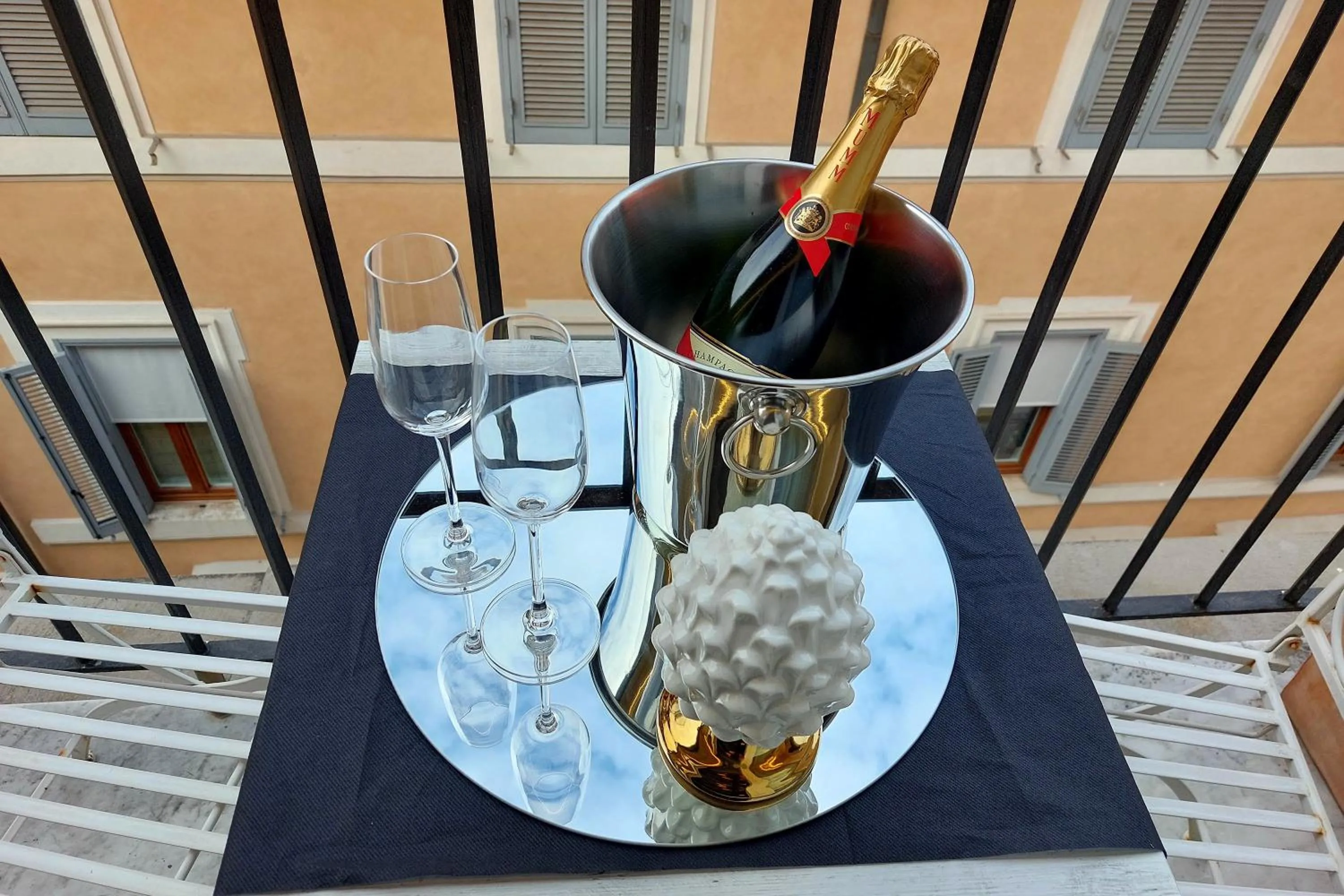 Alcoholic drinks in HELMIRAGE PIAZZA DI SPAGNA SUITE