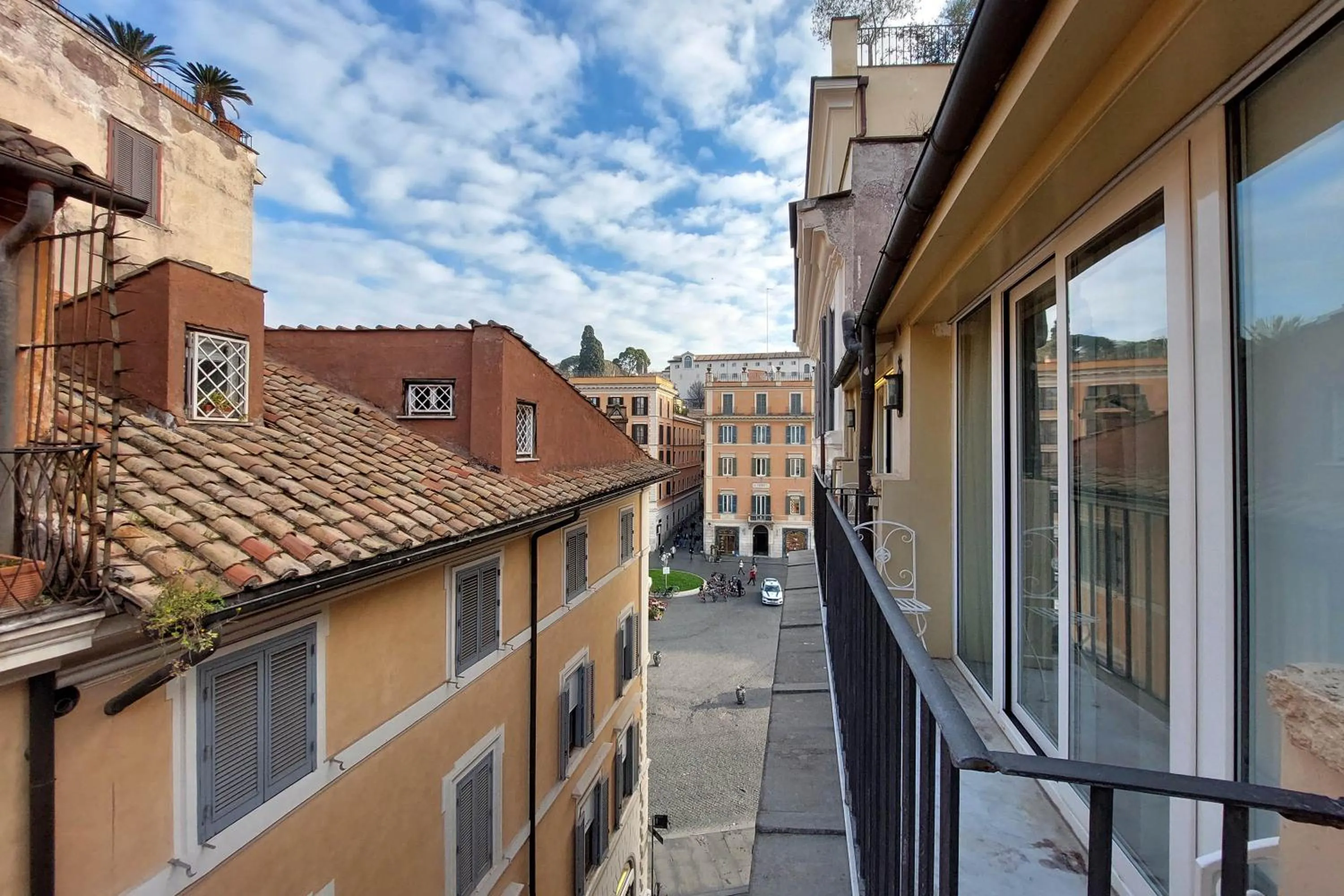 Property building in HELMIRAGE PIAZZA DI SPAGNA SUITE