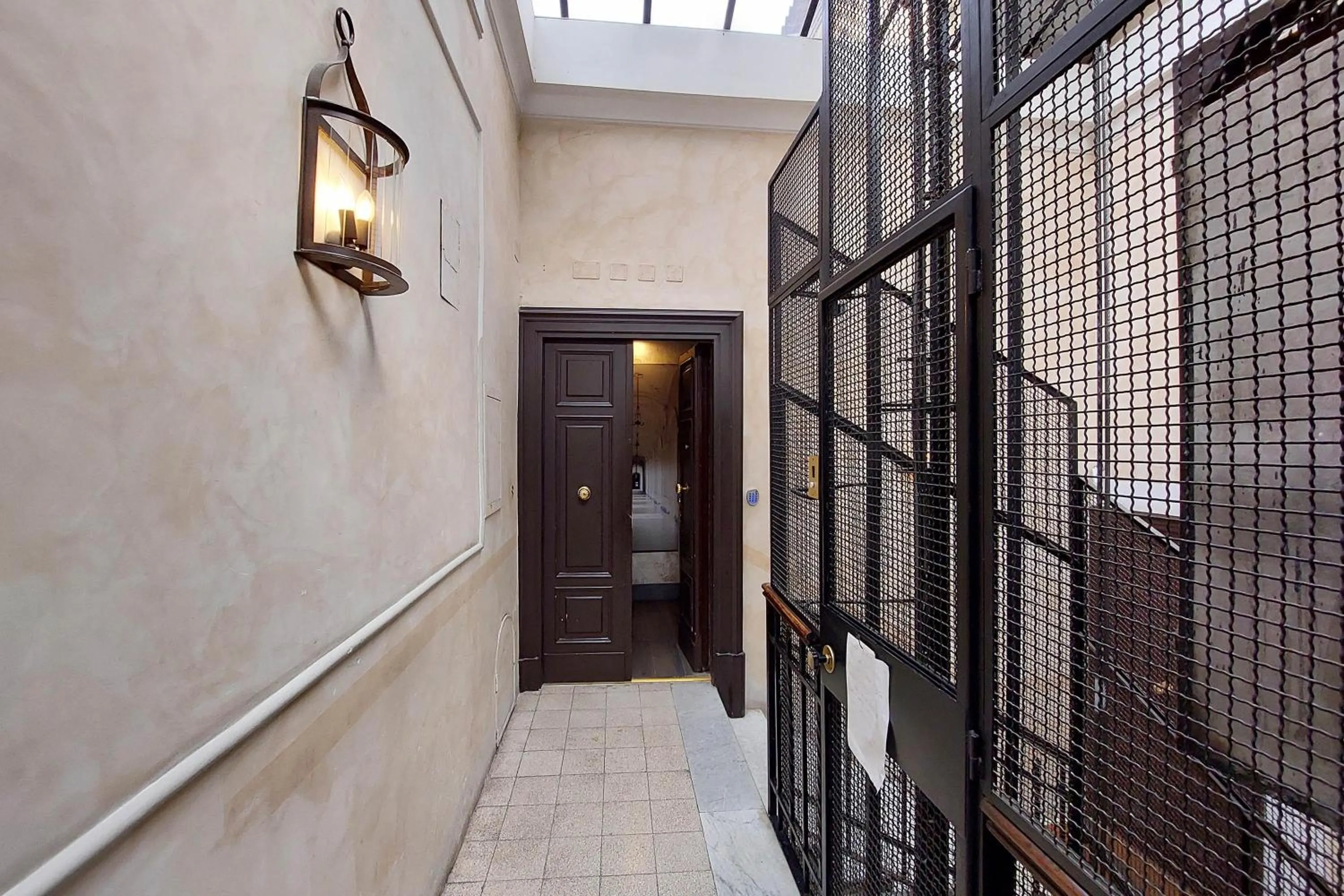 Facade/entrance in HELMIRAGE PIAZZA DI SPAGNA SUITE