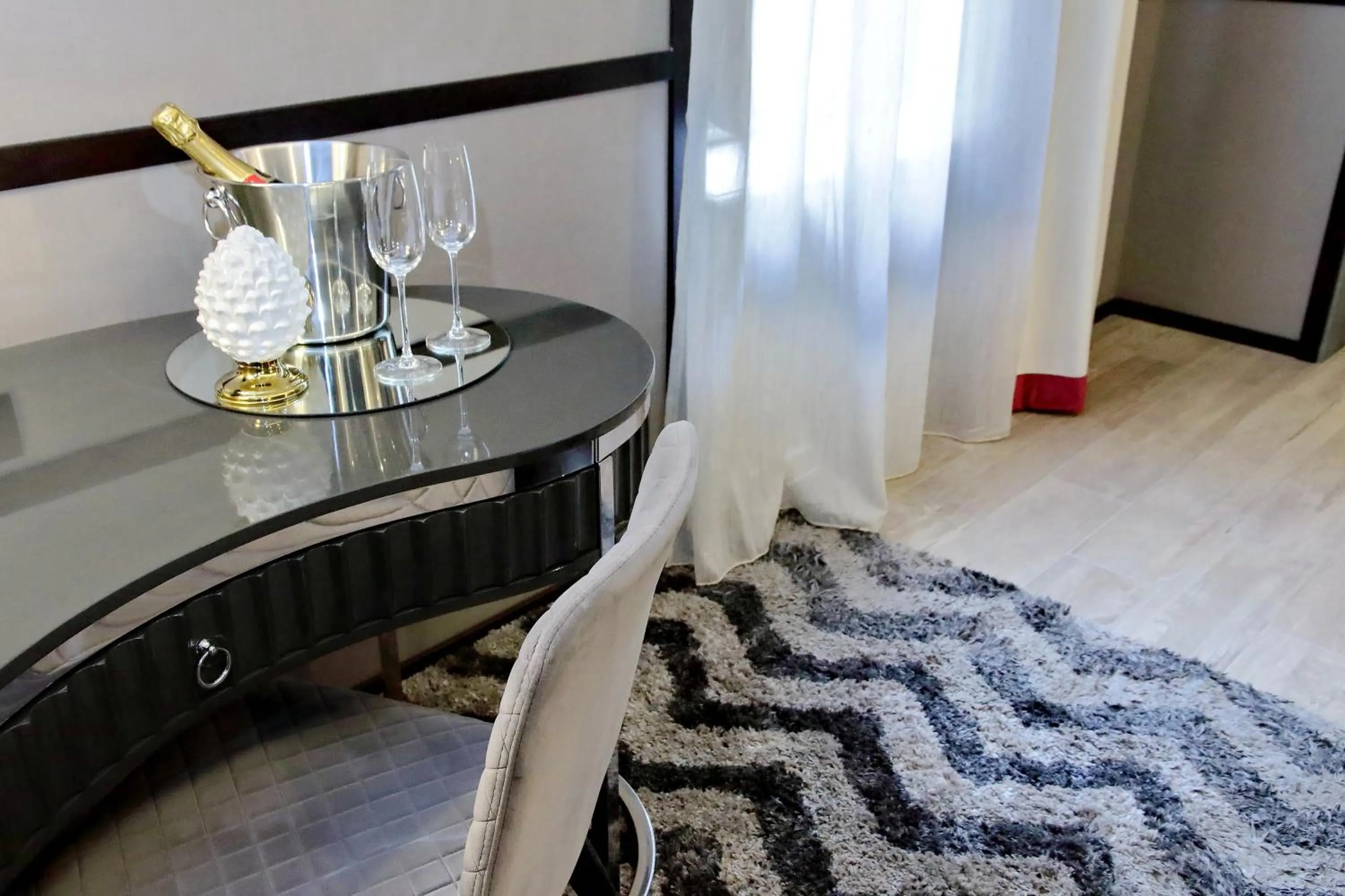 Living room in HELMIRAGE PIAZZA DI SPAGNA SUITE