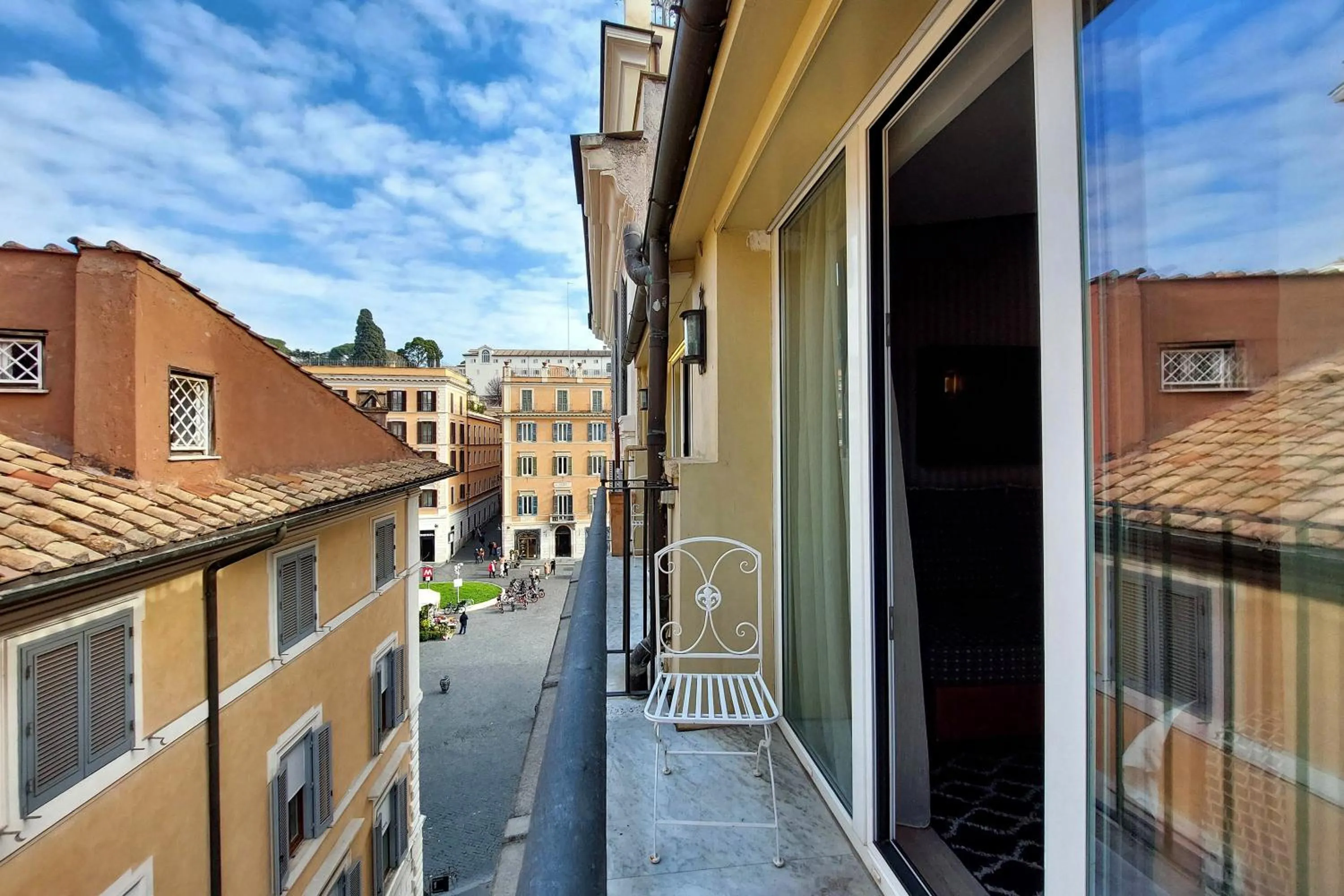 Property building in HELMIRAGE PIAZZA DI SPAGNA SUITE
