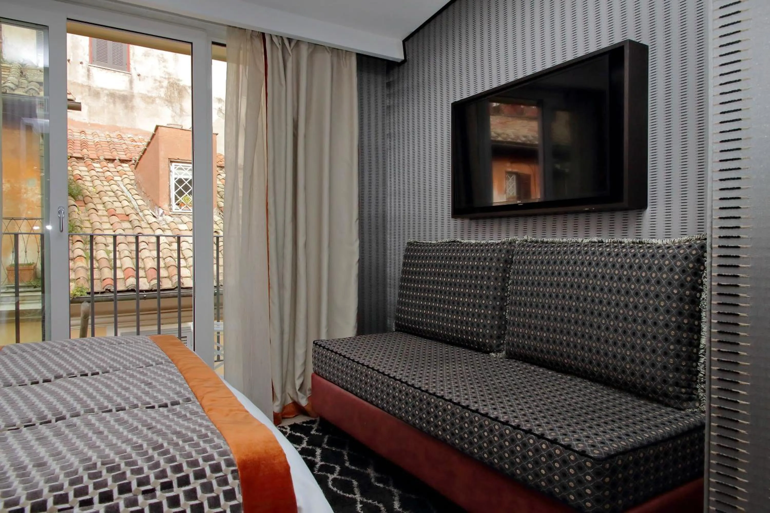 Communal lounge/ TV room, Bed in HELMIRAGE PIAZZA DI SPAGNA SUITE