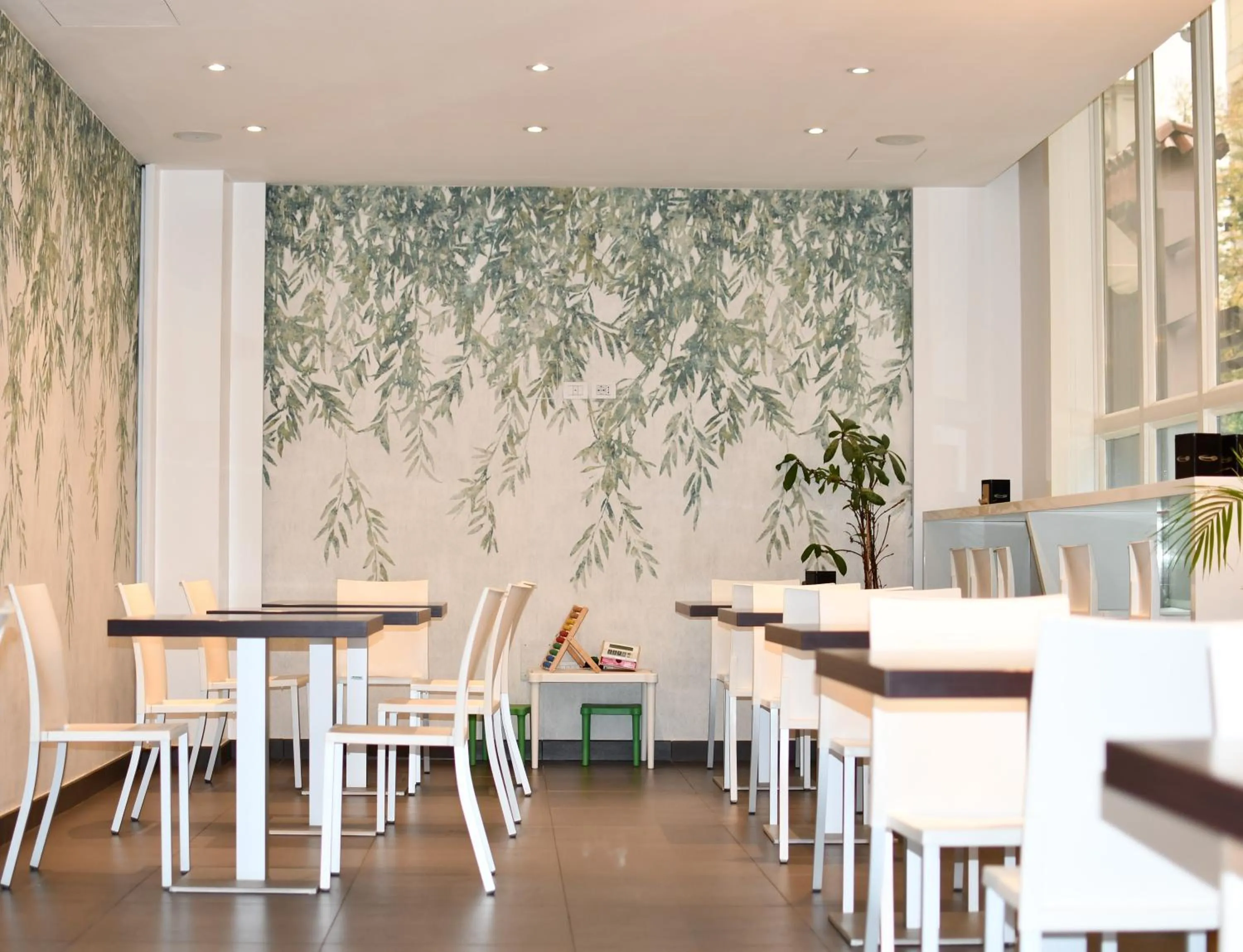 Restaurant/places to eat in Hotel Michelangelo