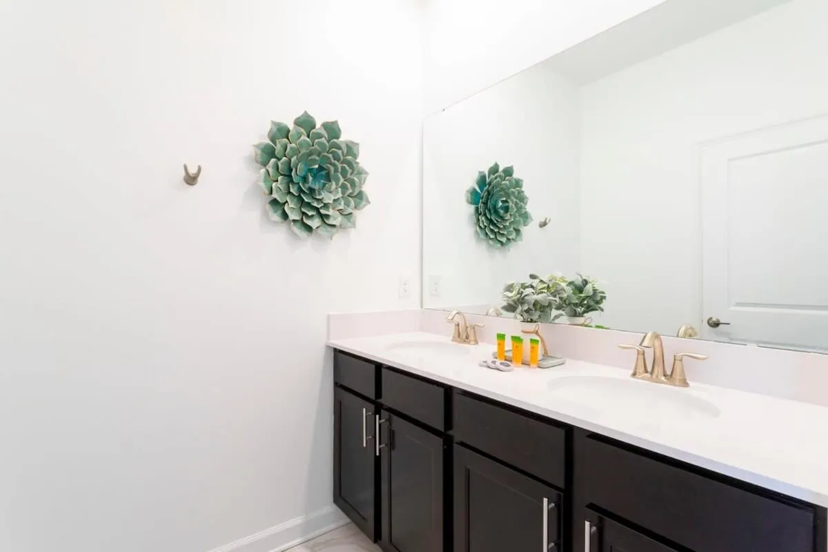 Gorgeous 5 Bd w/ Pool Close to Disney @ Champions Gate 948