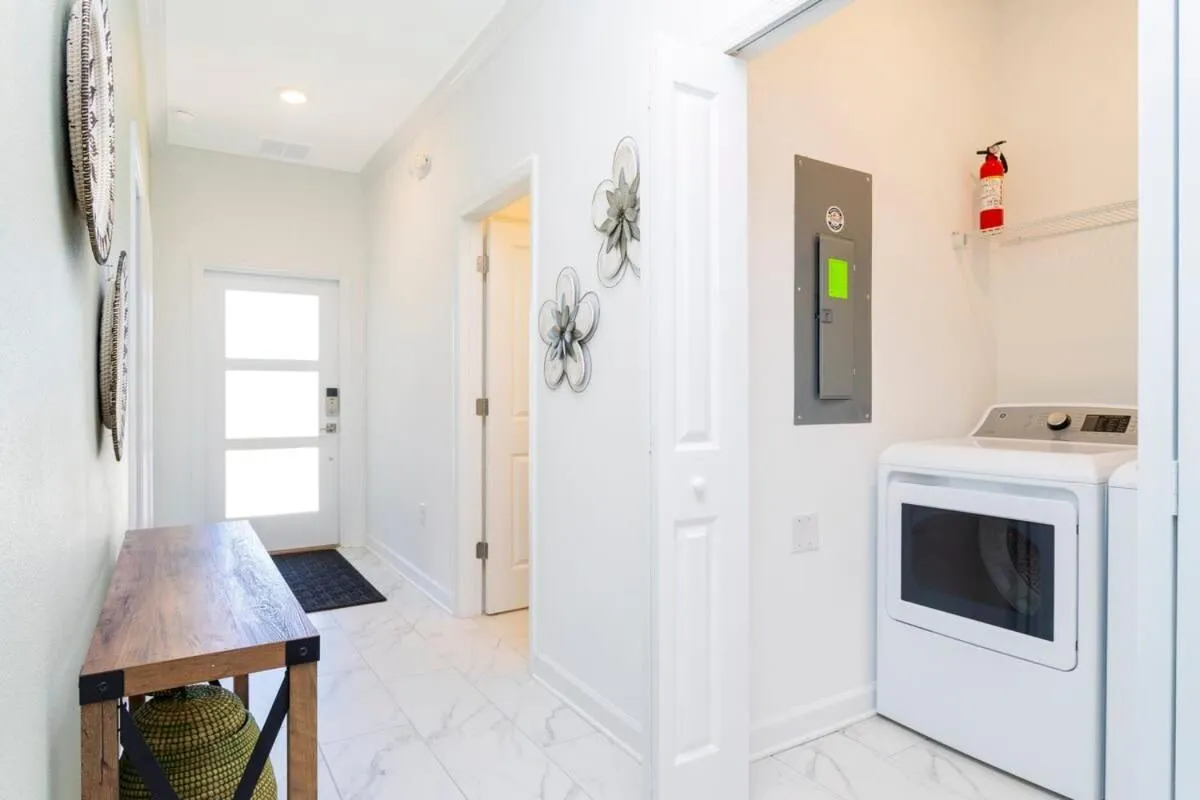 Gorgeous 5 Bd w/ Pool Close to Disney @ Champions Gate 948