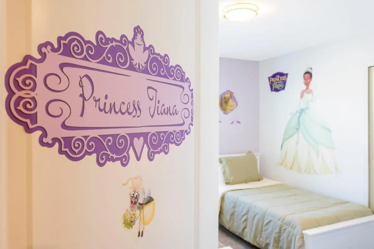 Bed in Gorgeous 5 Bd w/ Pool Close to Disney @ Champions Gate 948