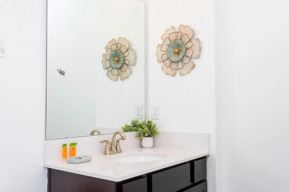 Gorgeous 5 Bd w/ Pool Close to Disney @ Champions Gate 948