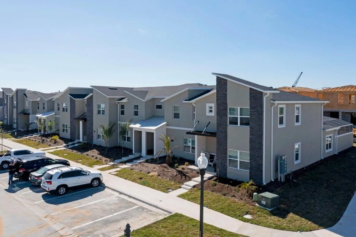 Gorgeous 5 Bd w/ Pool Close to Disney @ Champions Gate 948