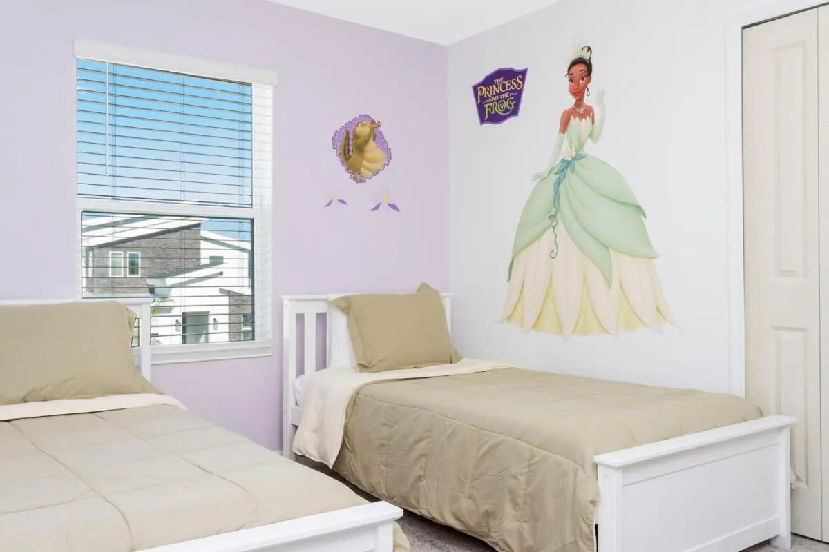 Bed in Gorgeous 5 Bd w/ Pool Close to Disney @ Champions Gate 948