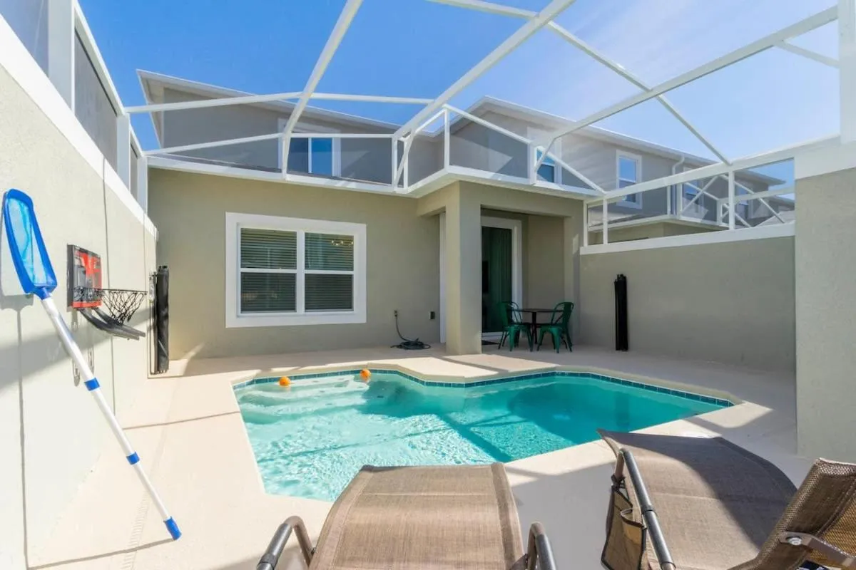Gorgeous 5 Bd w/ Pool Close to Disney @ Champions Gate 948